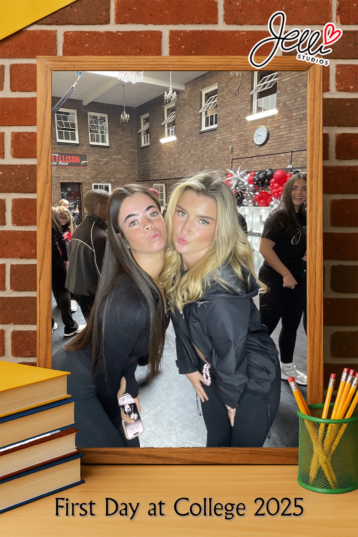 Jelli Studios First Day of College 2025 | View more photos from the event at gallery.liverpoolselfiemirror.co.uk/u/LiverpoolSelfieMirror/Jelli-Studios-First-Day-of-College-2025
