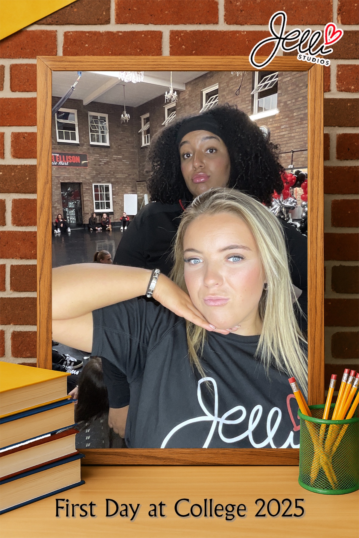 Jelli Studios First Day of College 2025 | View more photos from the event at gallery.liverpoolselfiemirror.co.uk/u/LiverpoolSelfieMirror/Jelli-Studios-First-Day-of-College-2025