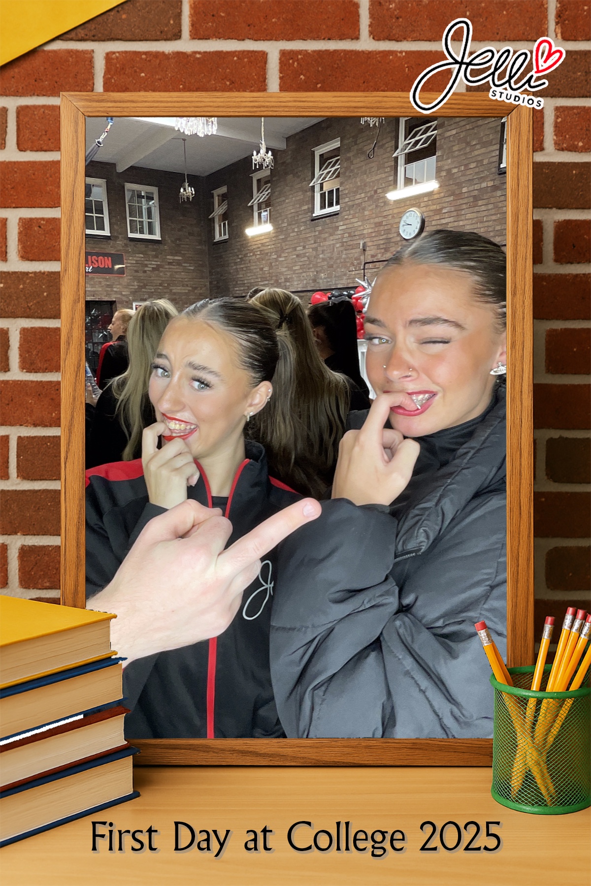 Jelli Studios First Day of College 2025 | View more photos from the event at gallery.liverpoolselfiemirror.co.uk/u/LiverpoolSelfieMirror/Jelli-Studios-First-Day-of-College-2025