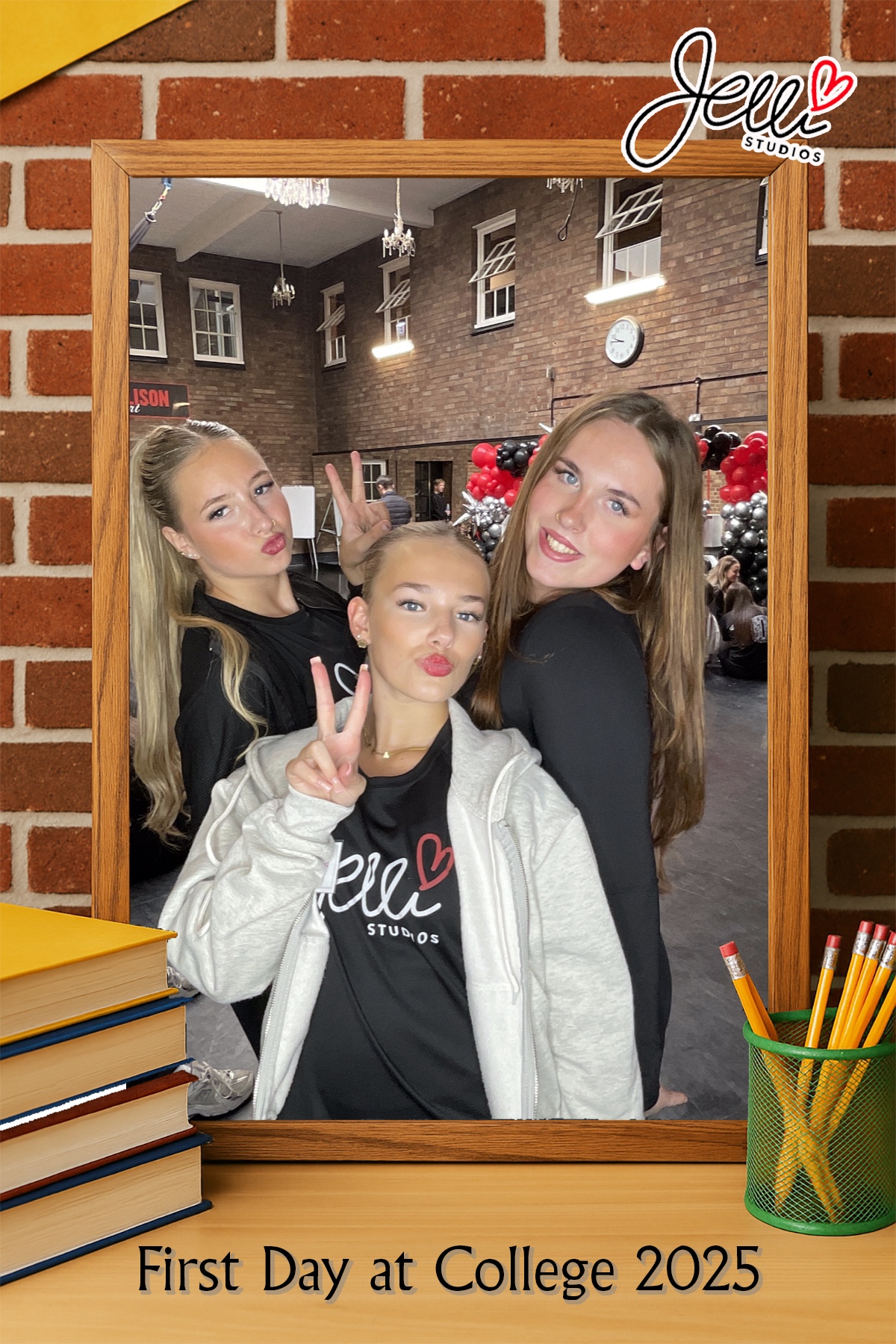 Jelli Studios First Day of College 2025 | View more photos from the event at gallery.liverpoolselfiemirror.co.uk/u/LiverpoolSelfieMirror/Jelli-Studios-First-Day-of-College-2025