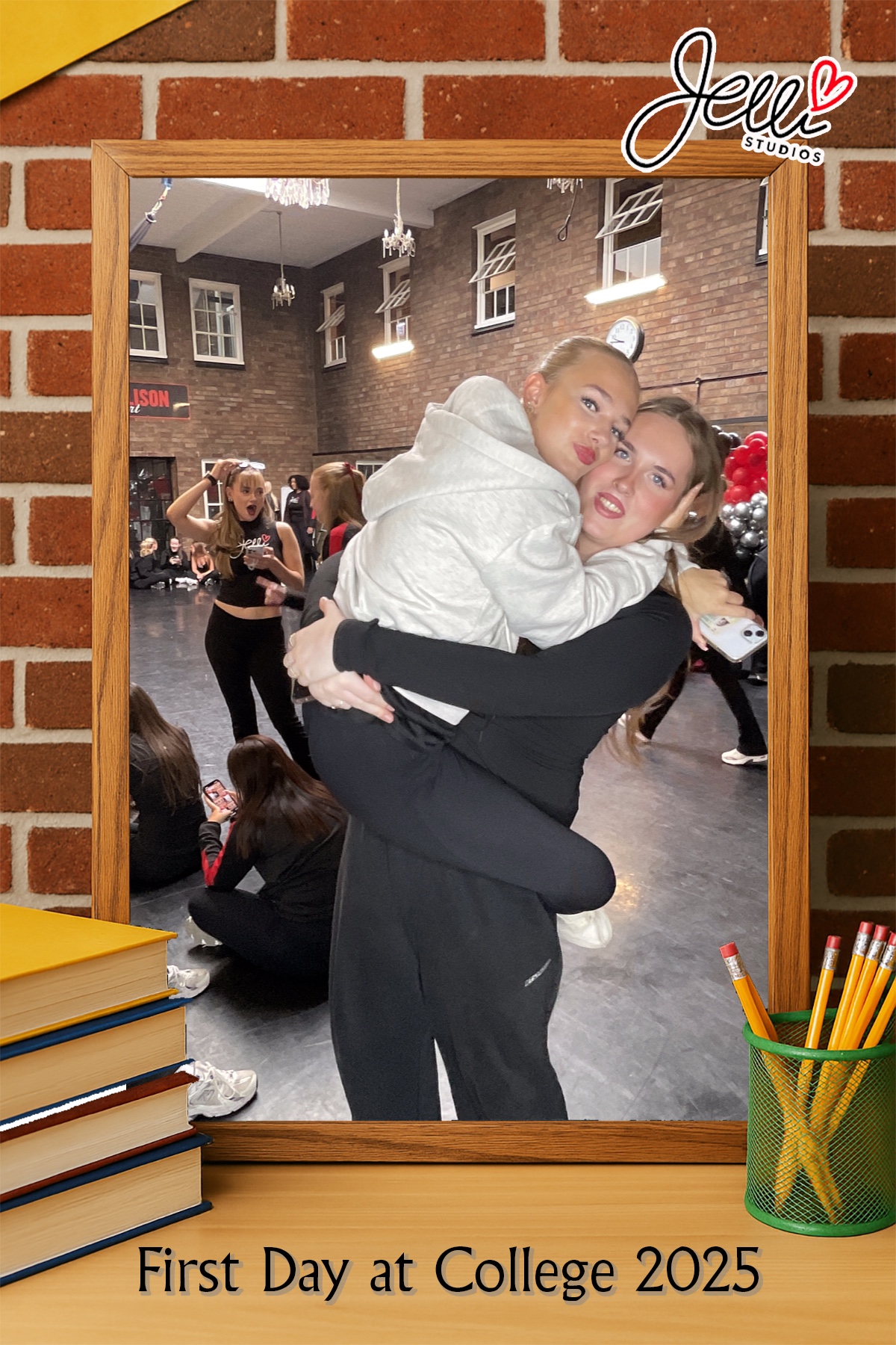 Jelli Studios First Day of College 2025 | View more photos from the event at gallery.liverpoolselfiemirror.co.uk/u/LiverpoolSelfieMirror/Jelli-Studios-First-Day-of-College-2025