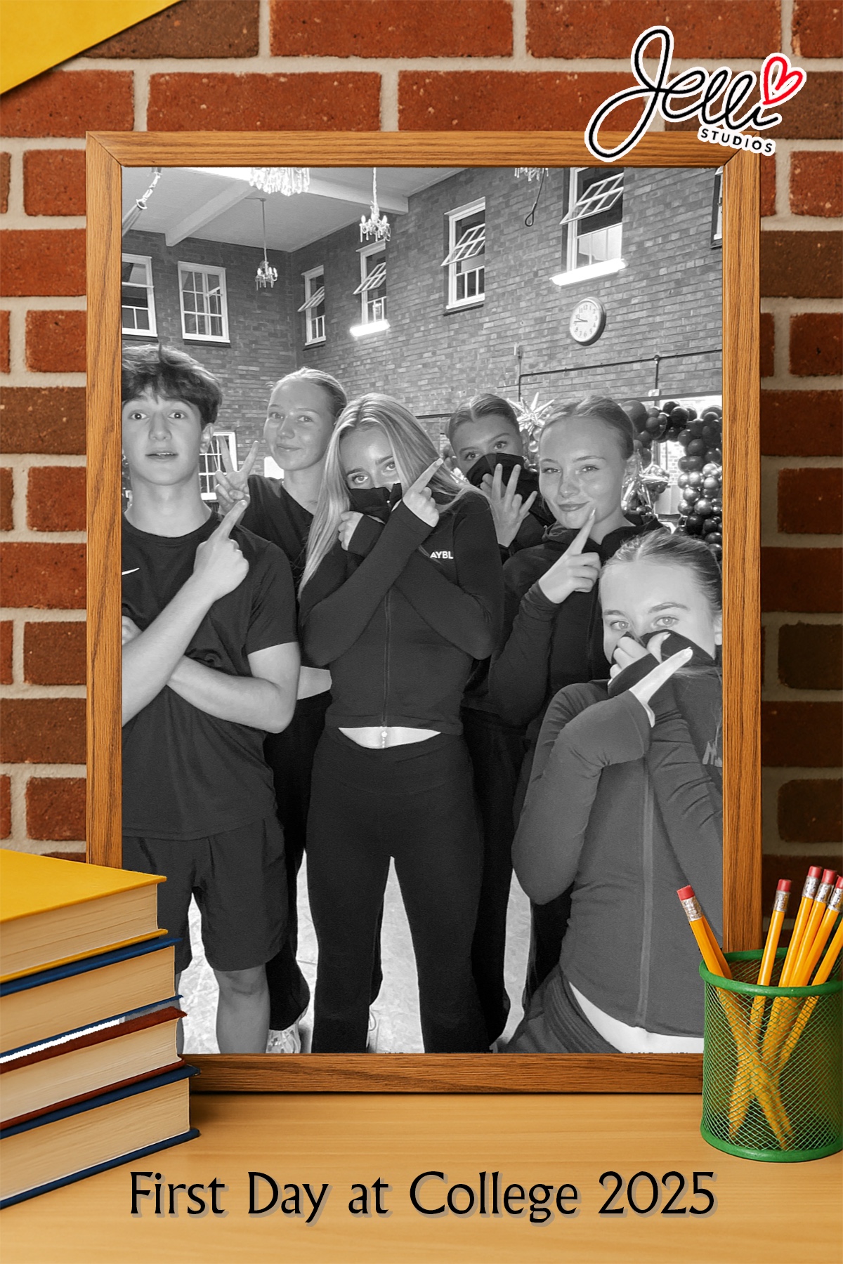 Jelli Studios First Day of College 2025 | View more photos from the event at gallery.liverpoolselfiemirror.co.uk/u/LiverpoolSelfieMirror/Jelli-Studios-First-Day-of-College-2025