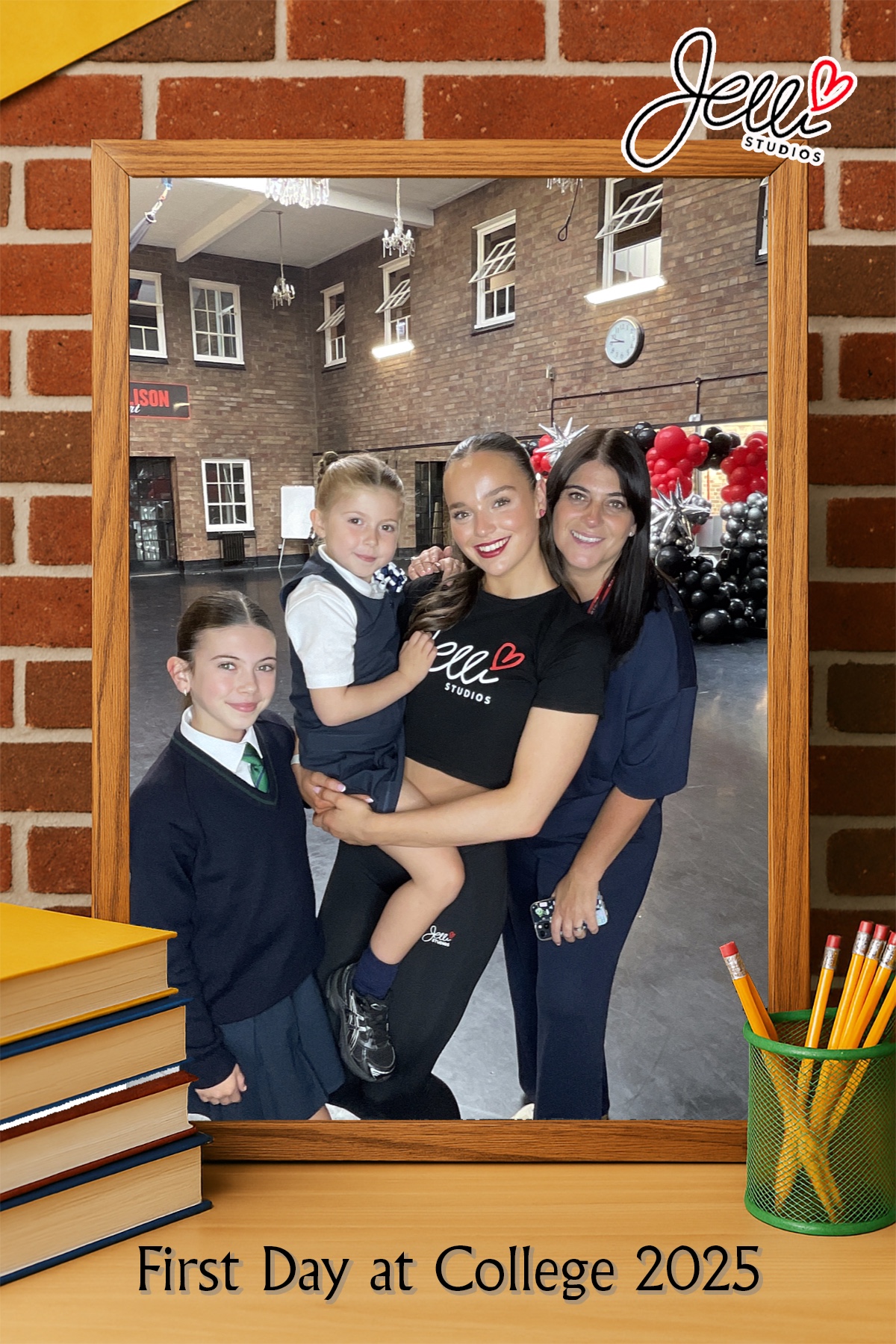 Jelli Studios First Day of College 2025 | View more photos from the event at gallery.liverpoolselfiemirror.co.uk/u/LiverpoolSelfieMirror/Jelli-Studios-First-Day-of-College-2025