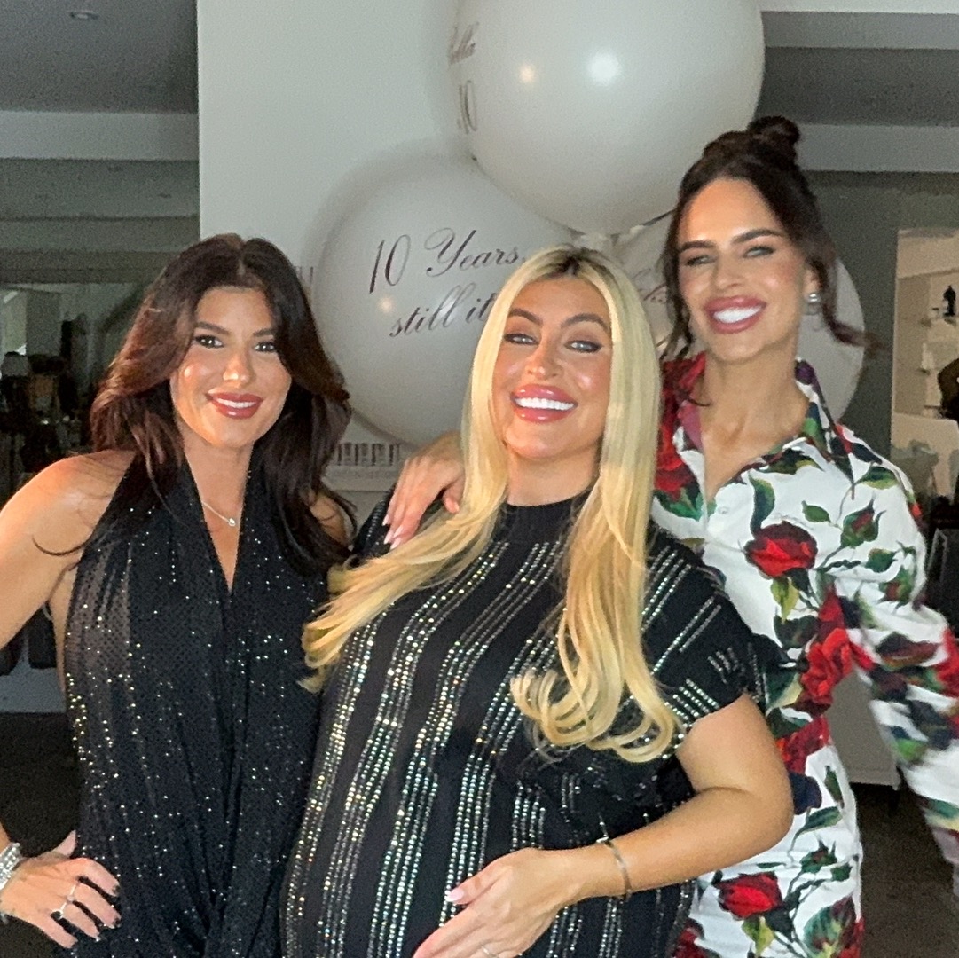 La Bella Turns 10 | View more photos from the event at gallery.liverpoolselfiemirror.co.uk/u/LiverpoolSelfieMirror/La-Bella-Turns-10