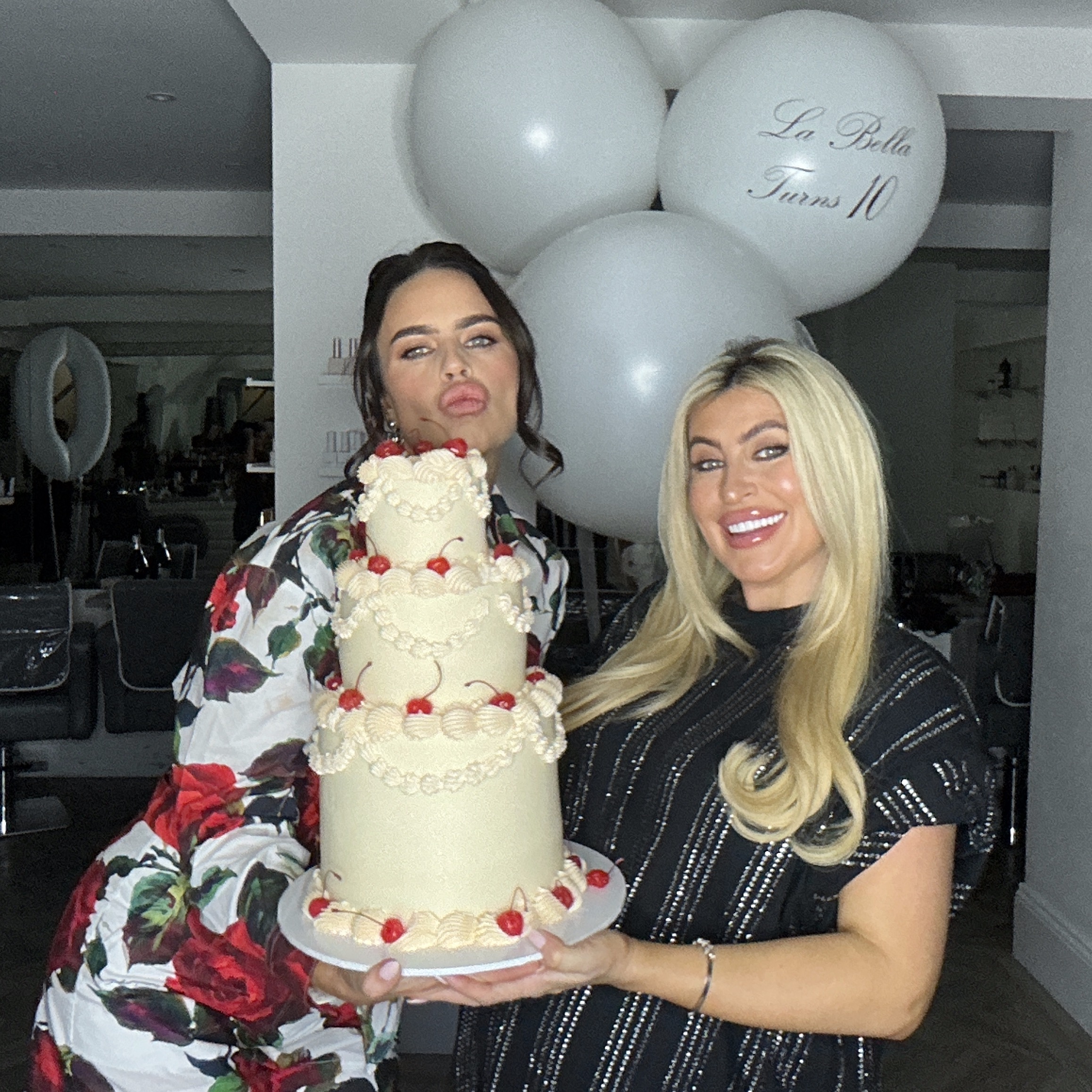 La Bella Turns 10 | View more photos from the event at gallery.liverpoolselfiemirror.co.uk/u/LiverpoolSelfieMirror/La-Bella-Turns-10