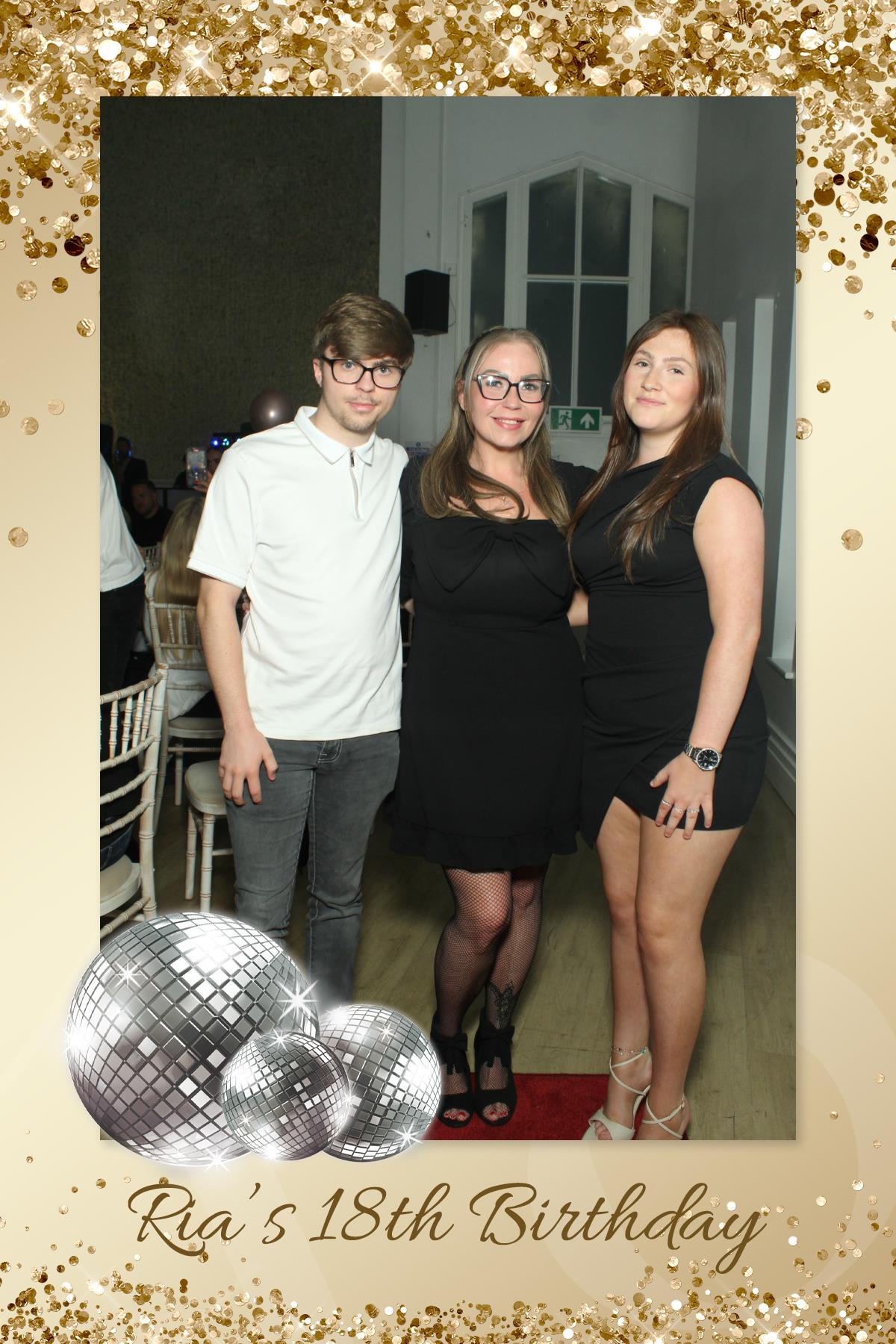 Ria's 18th Birthday | View more photos from the event at gallery.liverpoolselfiemirror.co.uk/u/LiverpoolSelfieMirror/Rias-18th-Birthday