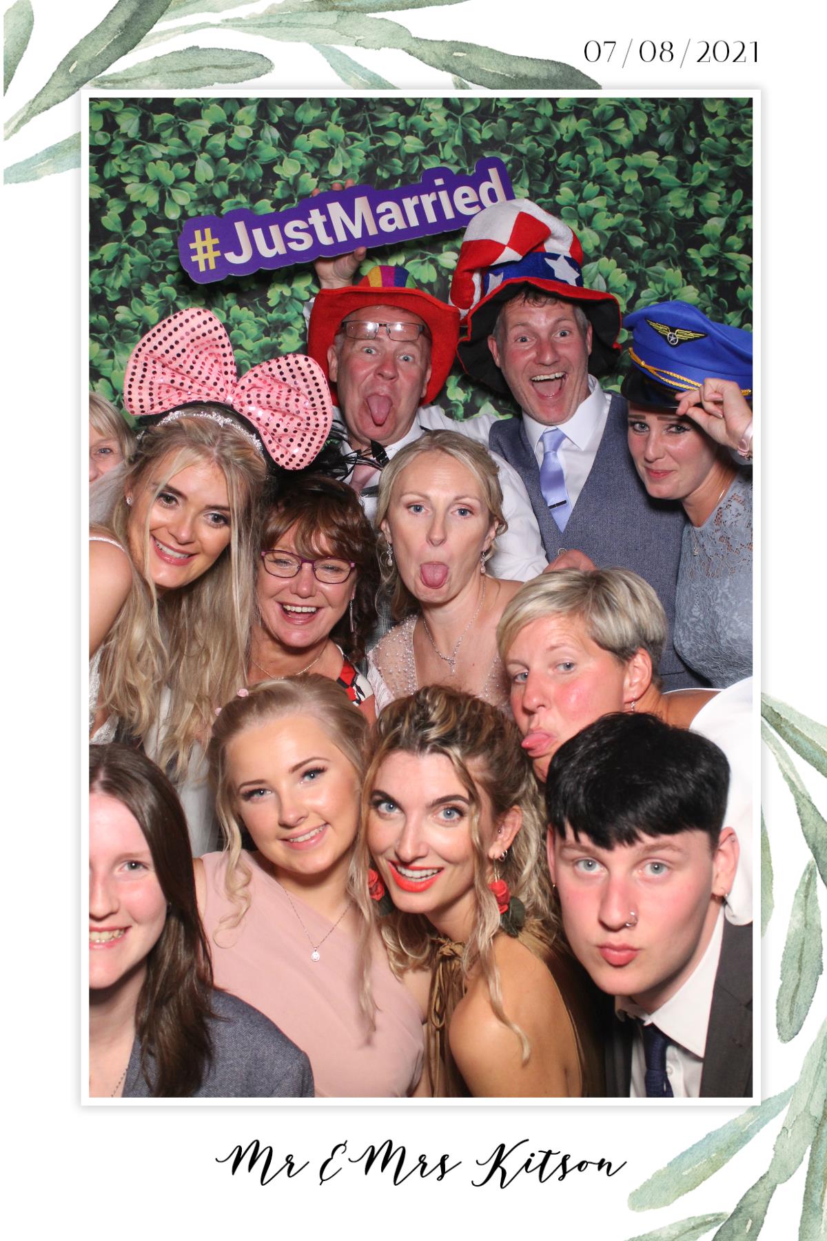 Mr & Mrs Kitson  | View more photos from the event at gallery.magicimages.uk/u/MagicImages/Mr-Mrs-Kitson