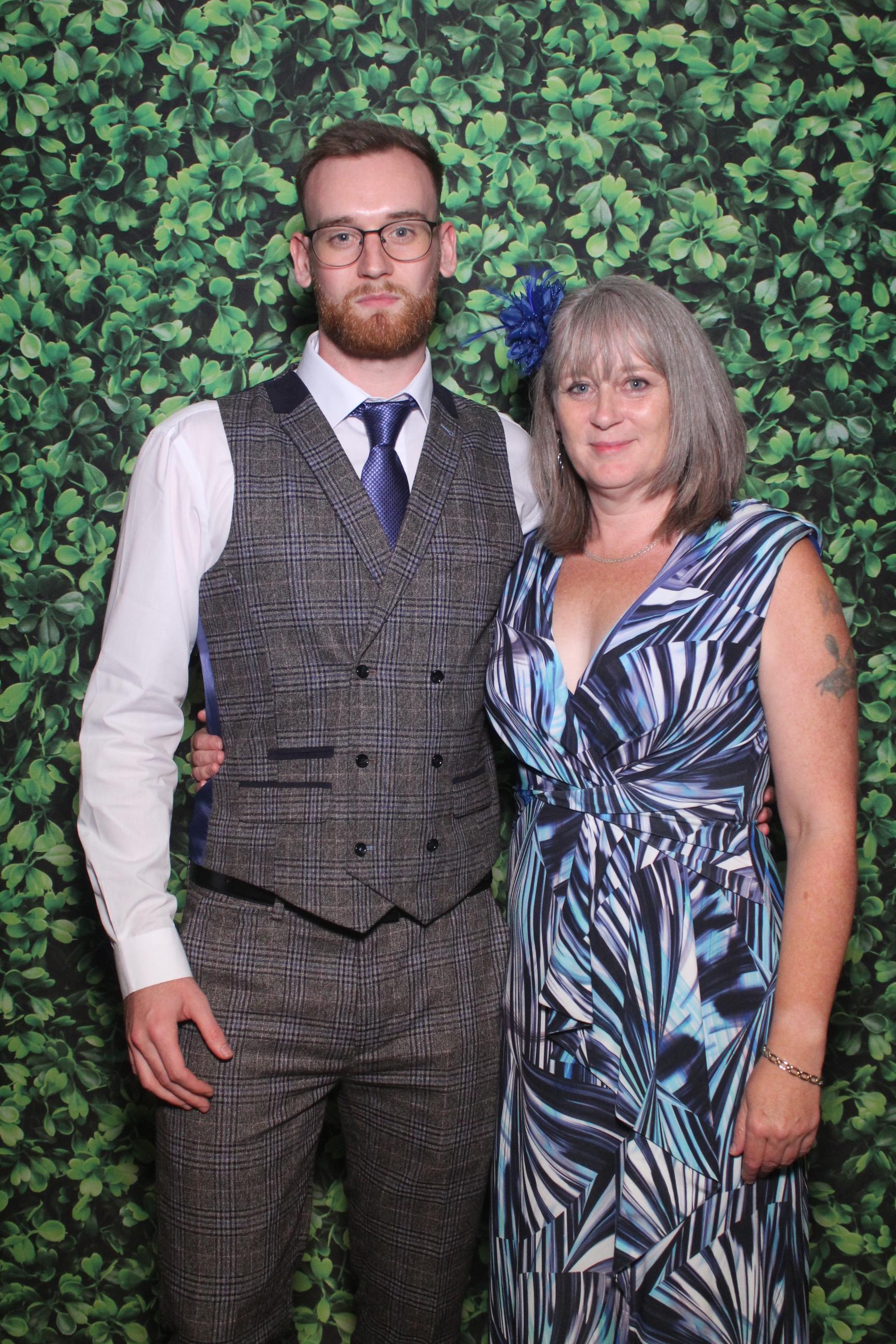 Suzanna & Matt  | View more photos from the event at gallery.magicimages.uk/u/MagicImages/Suzanna-Matt