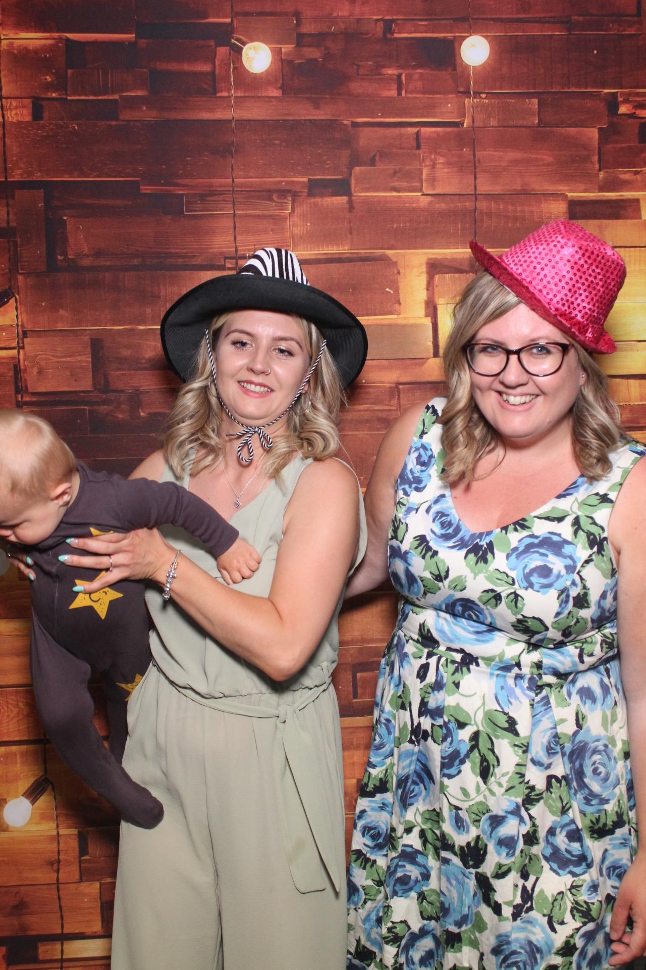 Danielle & Steven  | View more photos from the event at gallery.magicimages.uk/u/MagicImages/Danielle-Steven