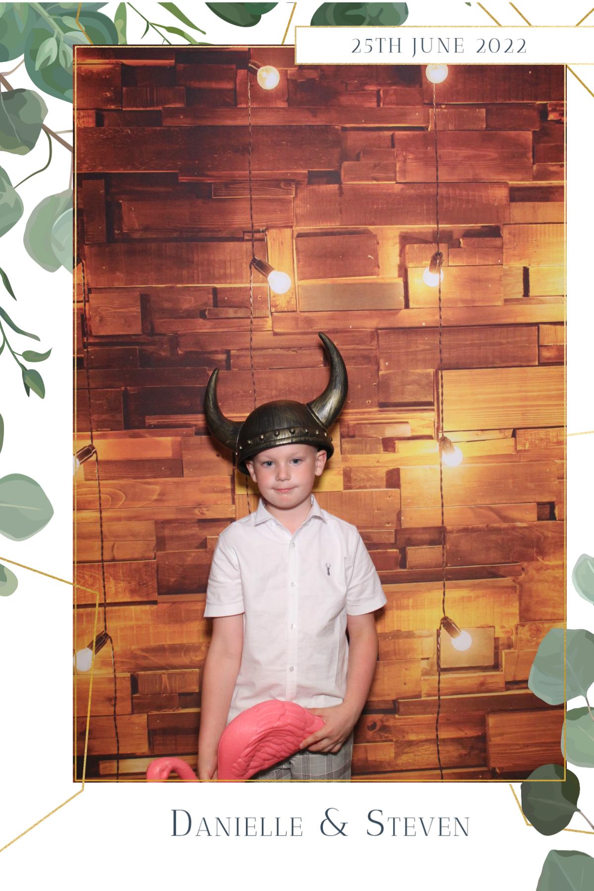 Danielle & Steven  | View more photos from the event at gallery.magicimages.uk/u/MagicImages/Danielle-Steven