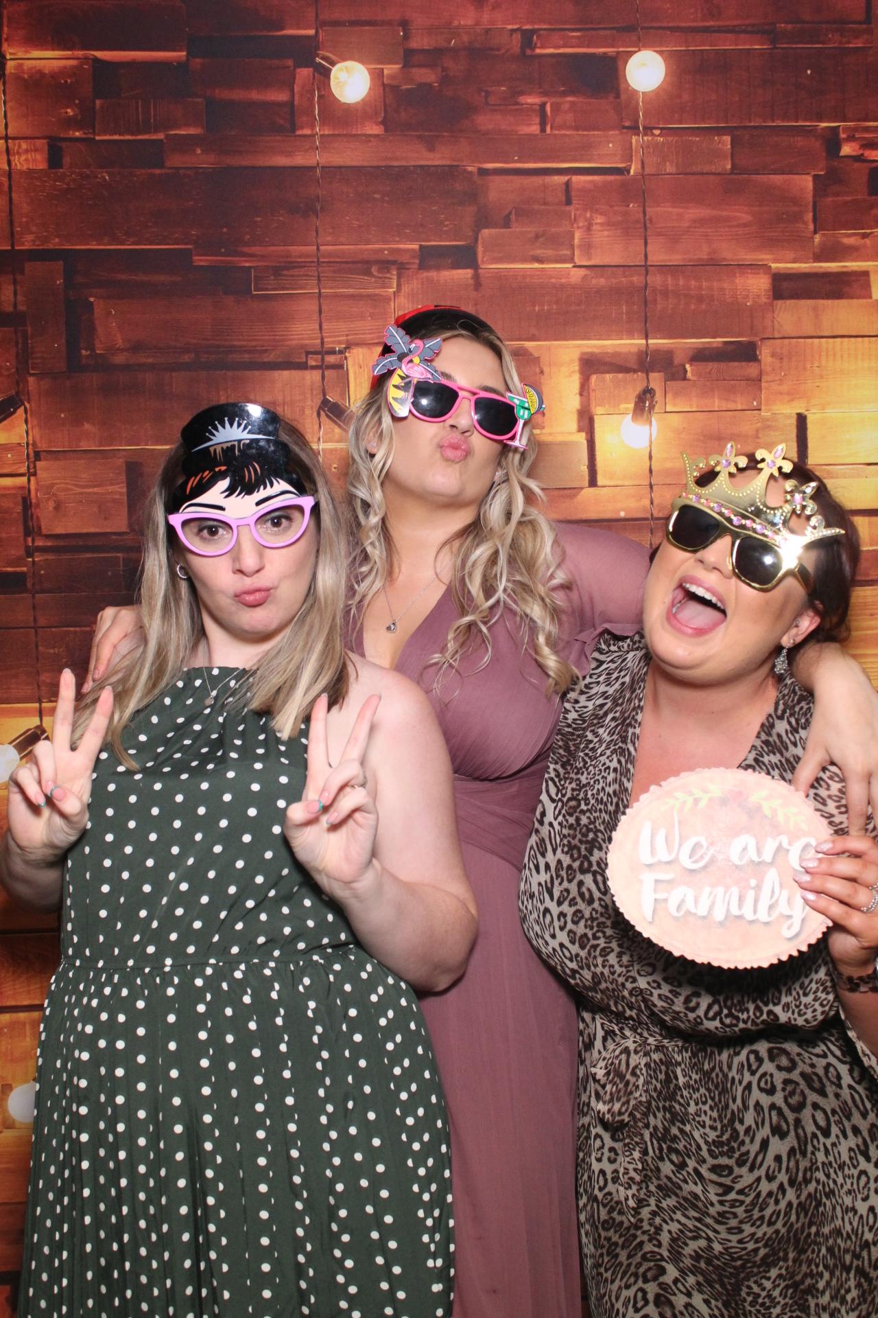 Danielle & Steven  | View more photos from the event at gallery.magicimages.uk/u/MagicImages/Danielle-Steven