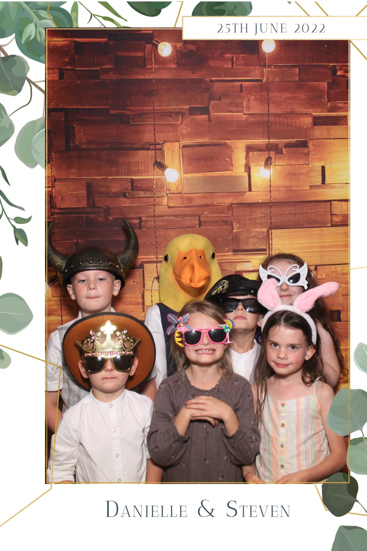 Danielle & Steven  | View more photos from the event at gallery.magicimages.uk/u/MagicImages/Danielle-Steven