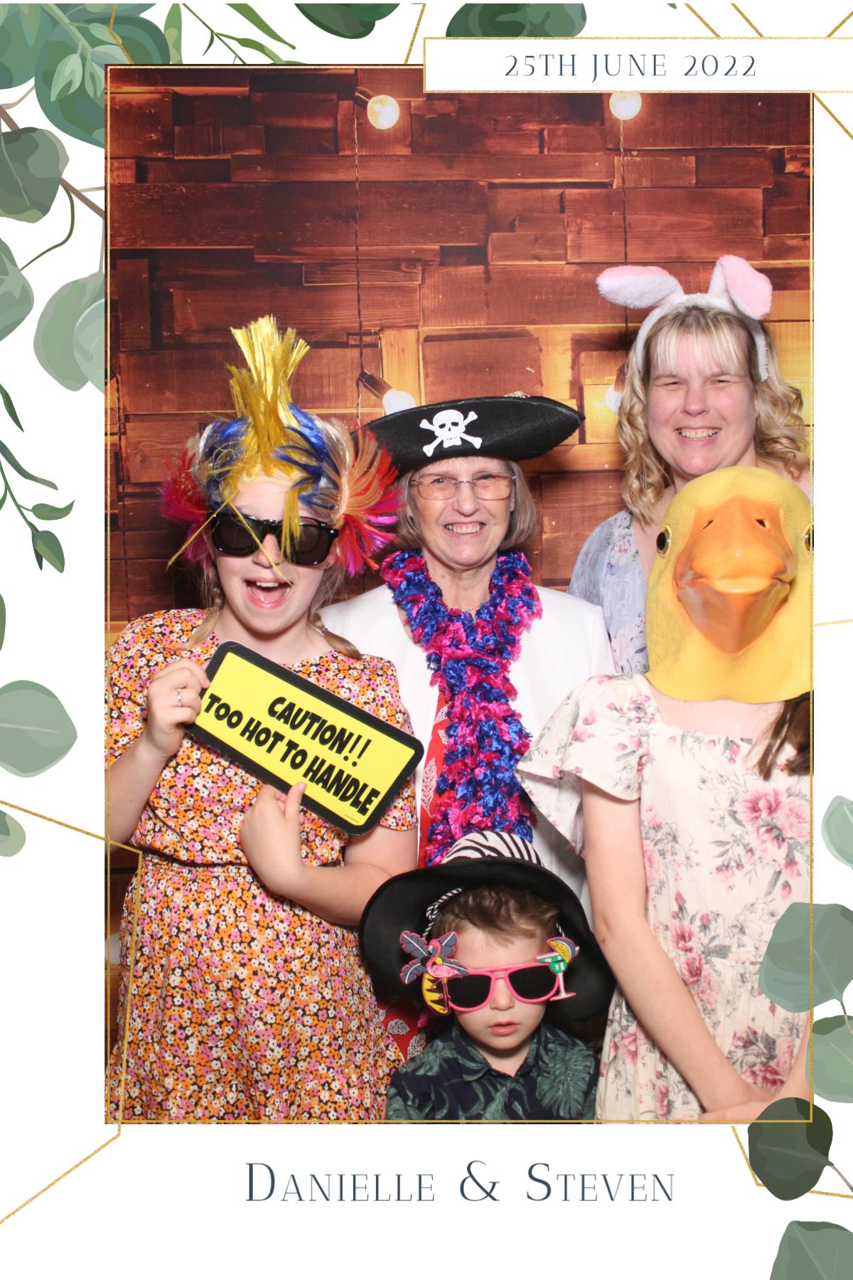 Danielle & Steven  | View more photos from the event at gallery.magicimages.uk/u/MagicImages/Danielle-Steven