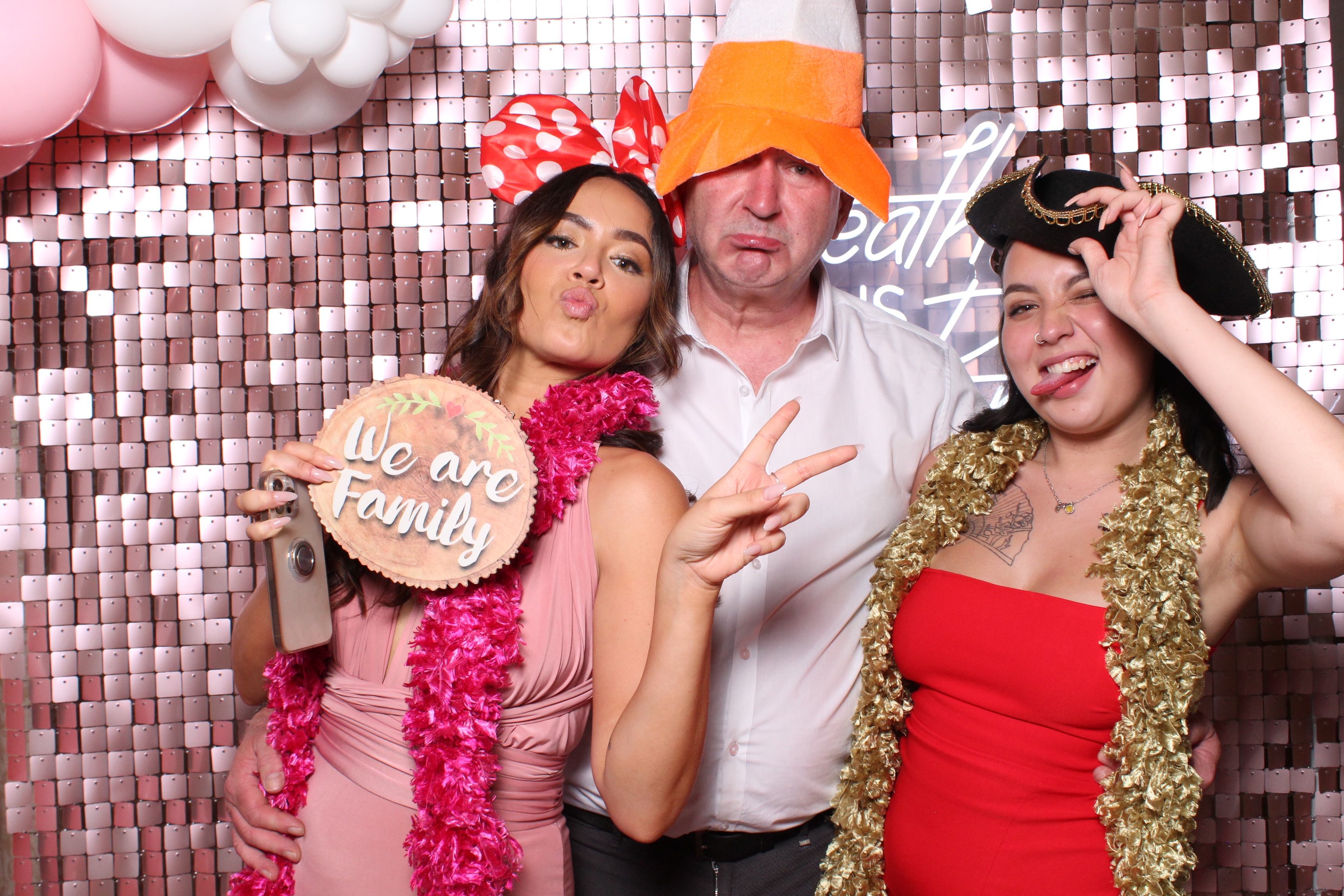 The Hinitts  | View more photos from the event at gallery.magicimages.uk/u/MagicImages/The-Hinitts