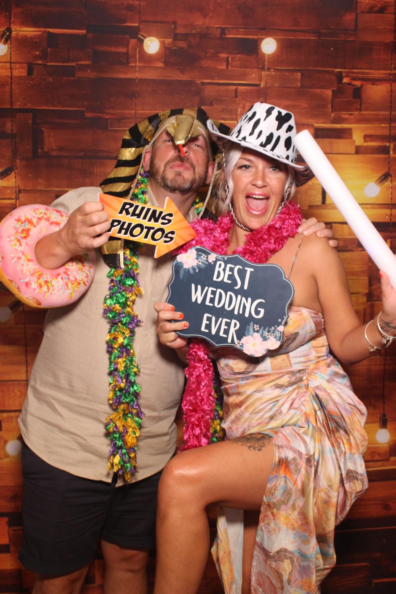 Karen & Wayne  | View more photos from the event at gallery.magicimages.uk/u/MagicImages/Karen-Wayne