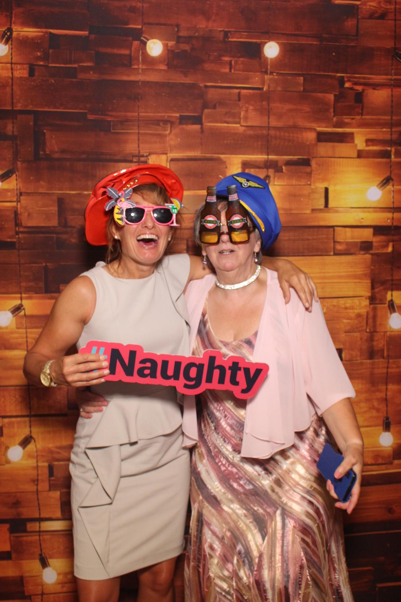 Karen & Wayne  | View more photos from the event at gallery.magicimages.uk/u/MagicImages/Karen-Wayne