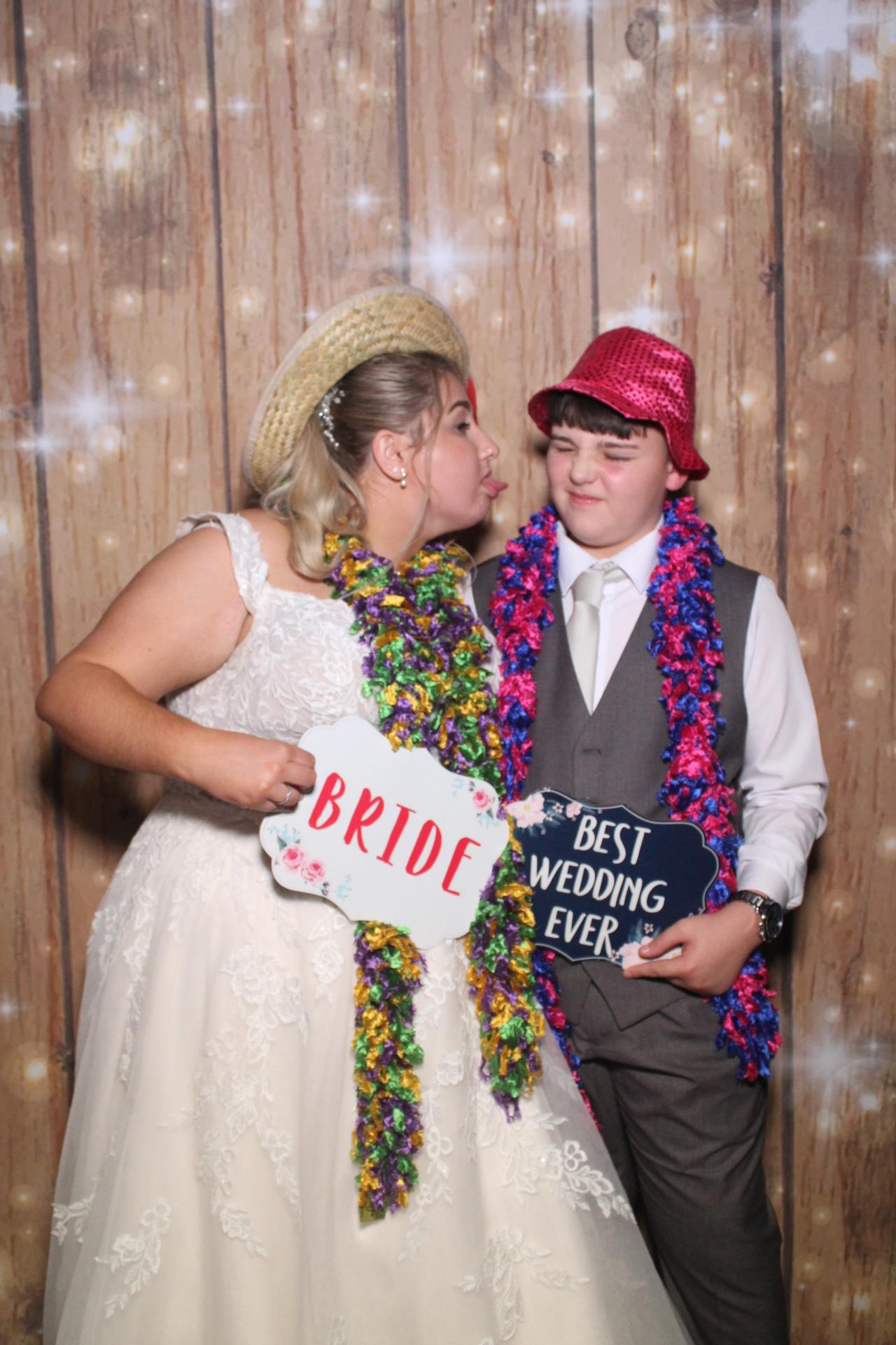 Liam & Beth  | View more photos from the event at gallery.magicimages.uk/u/MagicImages/Liam-Beth