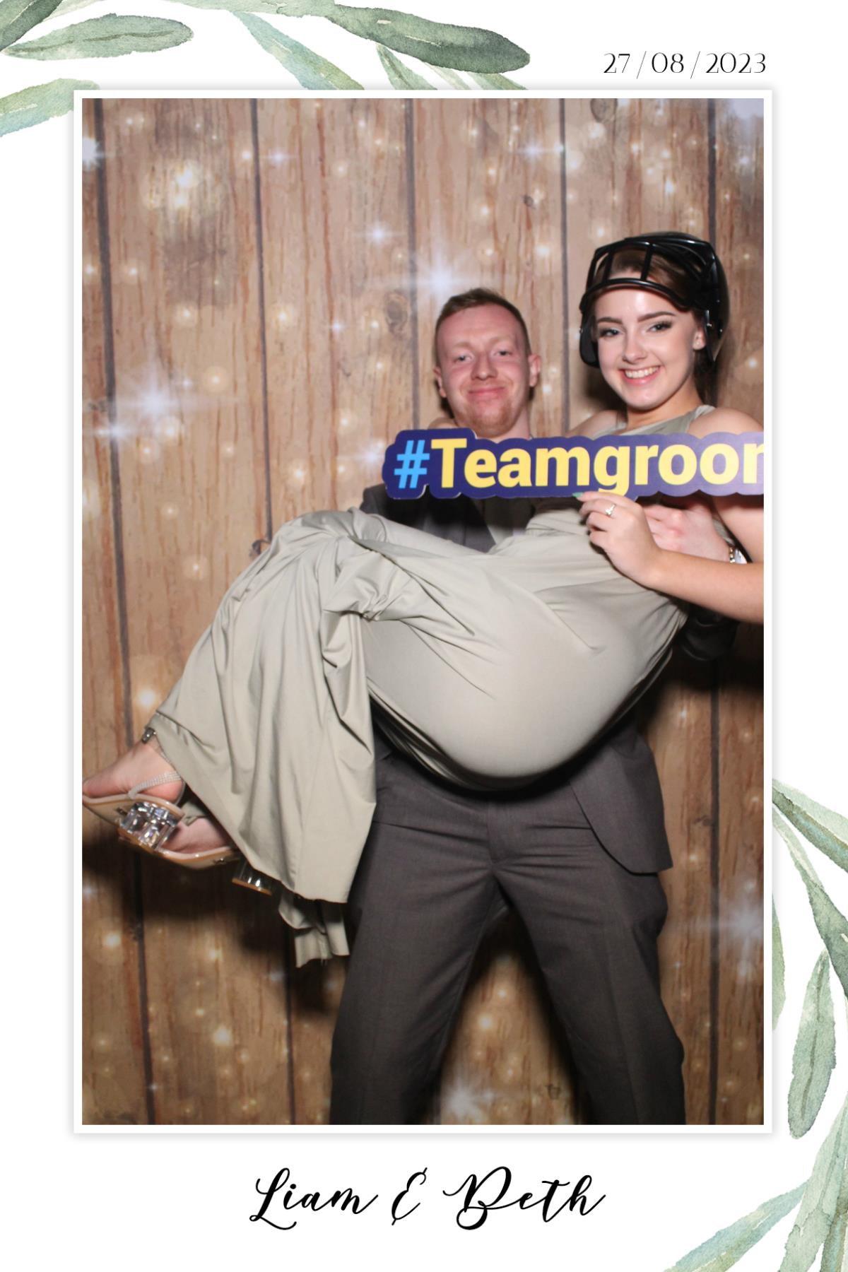 Liam & Beth  | View more photos from the event at gallery.magicimages.uk/u/MagicImages/Liam-Beth