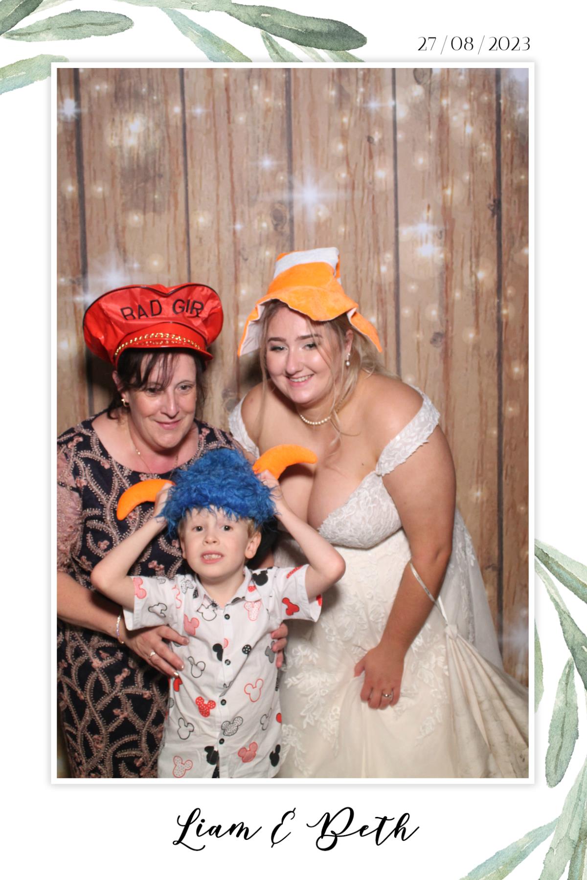 Liam & Beth  | View more photos from the event at gallery.magicimages.uk/u/MagicImages/Liam-Beth