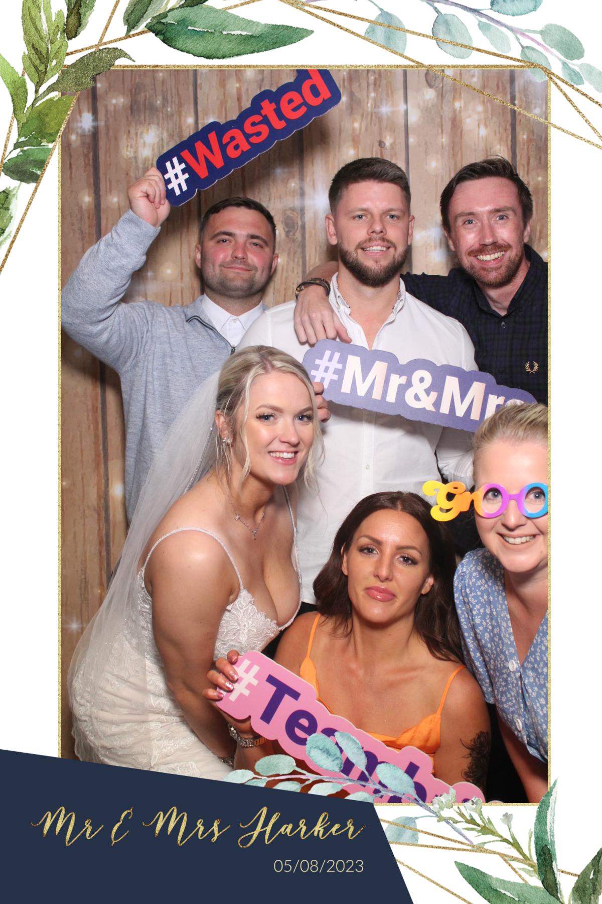 Mr & Mrs Harker  | View more photos from the event at gallery.magicimages.uk/u/MagicImages/Mr-Mrs-Harker