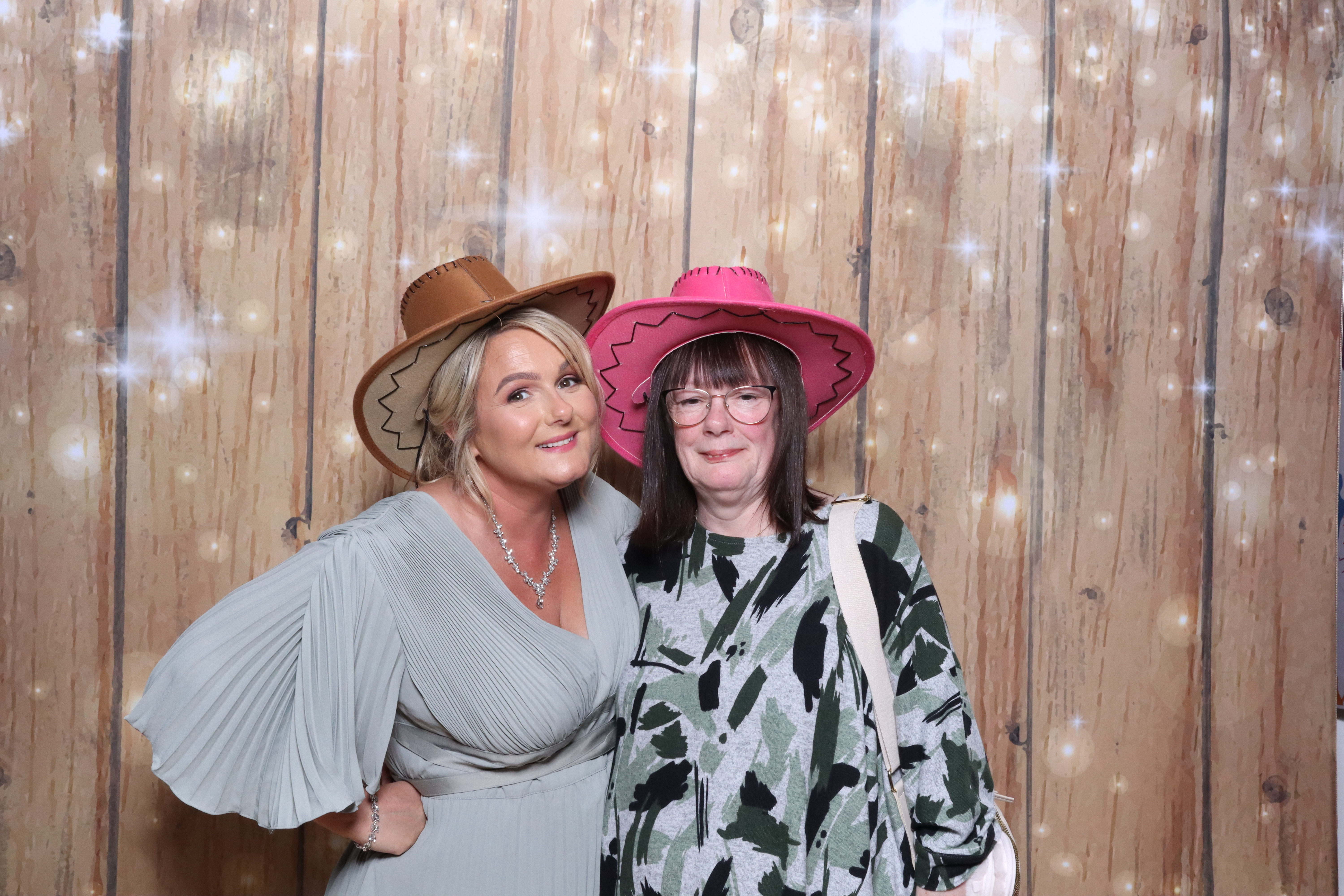 Jade & Tom  | View more photos from the event at gallery.magicimages.uk/u/MagicImages/Jade-Tom