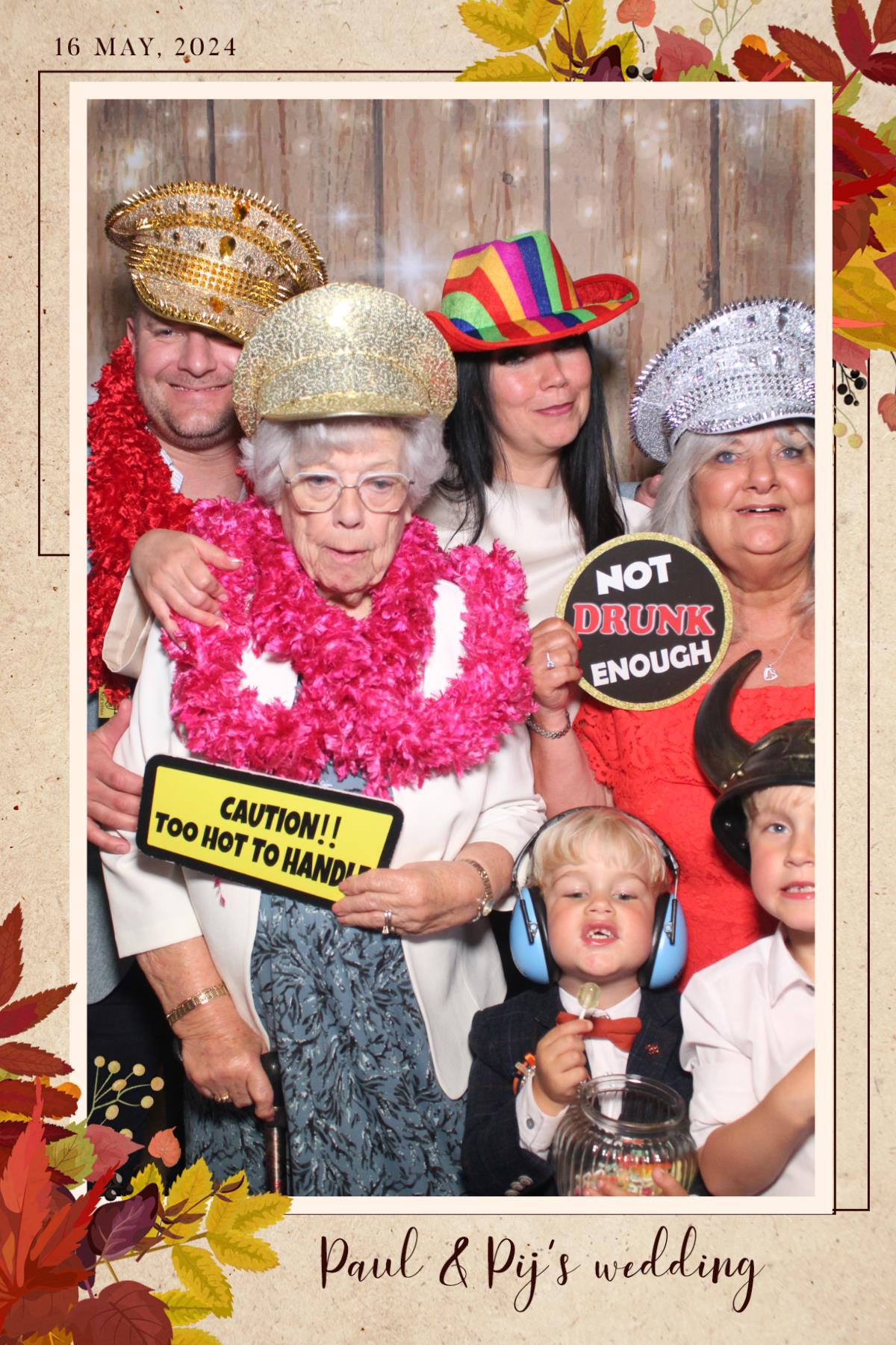 Paul & Pij  | View more photos from the event at gallery.magicimages.uk/u/MagicImages/Paul-Pij