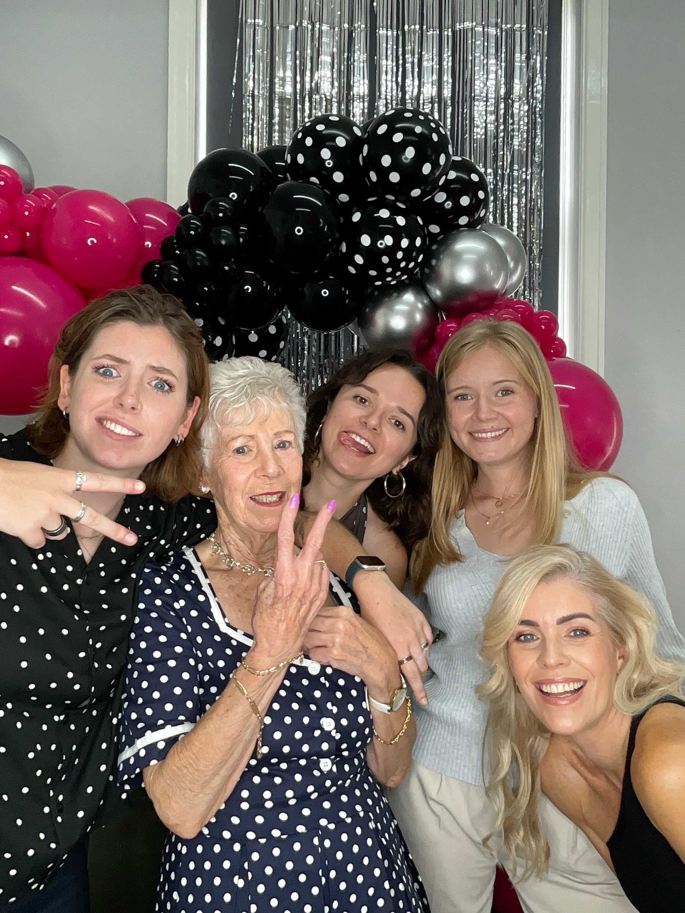 Christine’s 80th Birthday Bash! | View more photos from the event at gallery.magicimages.uk/u/MagicImages/Christine’s-80th-Birthday-Bash