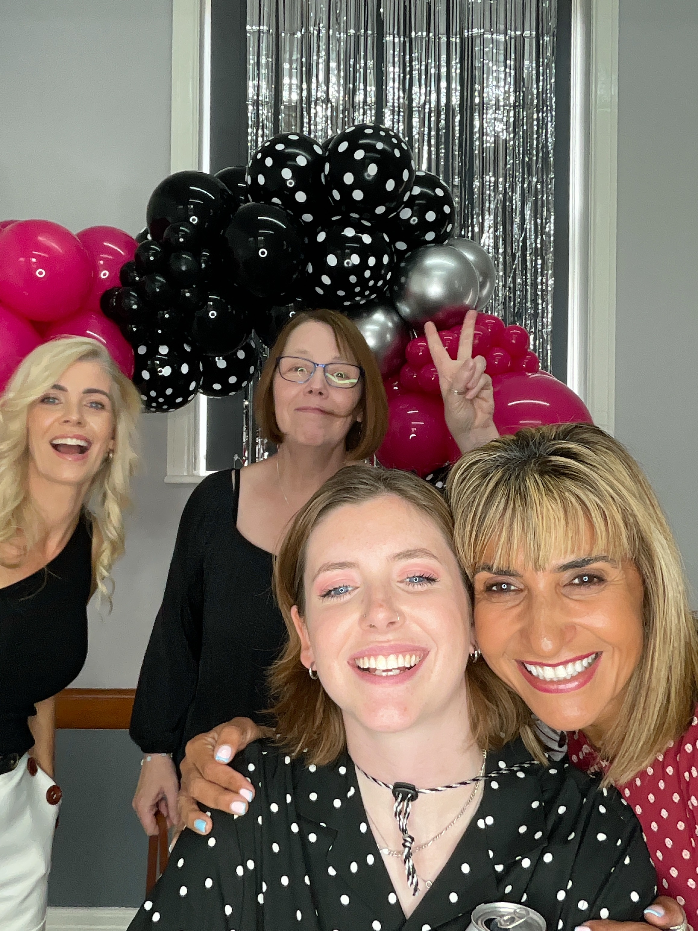 Christine’s 80th Birthday Bash! | View more photos from the event at gallery.magicimages.uk/u/MagicImages/Christine’s-80th-Birthday-Bash