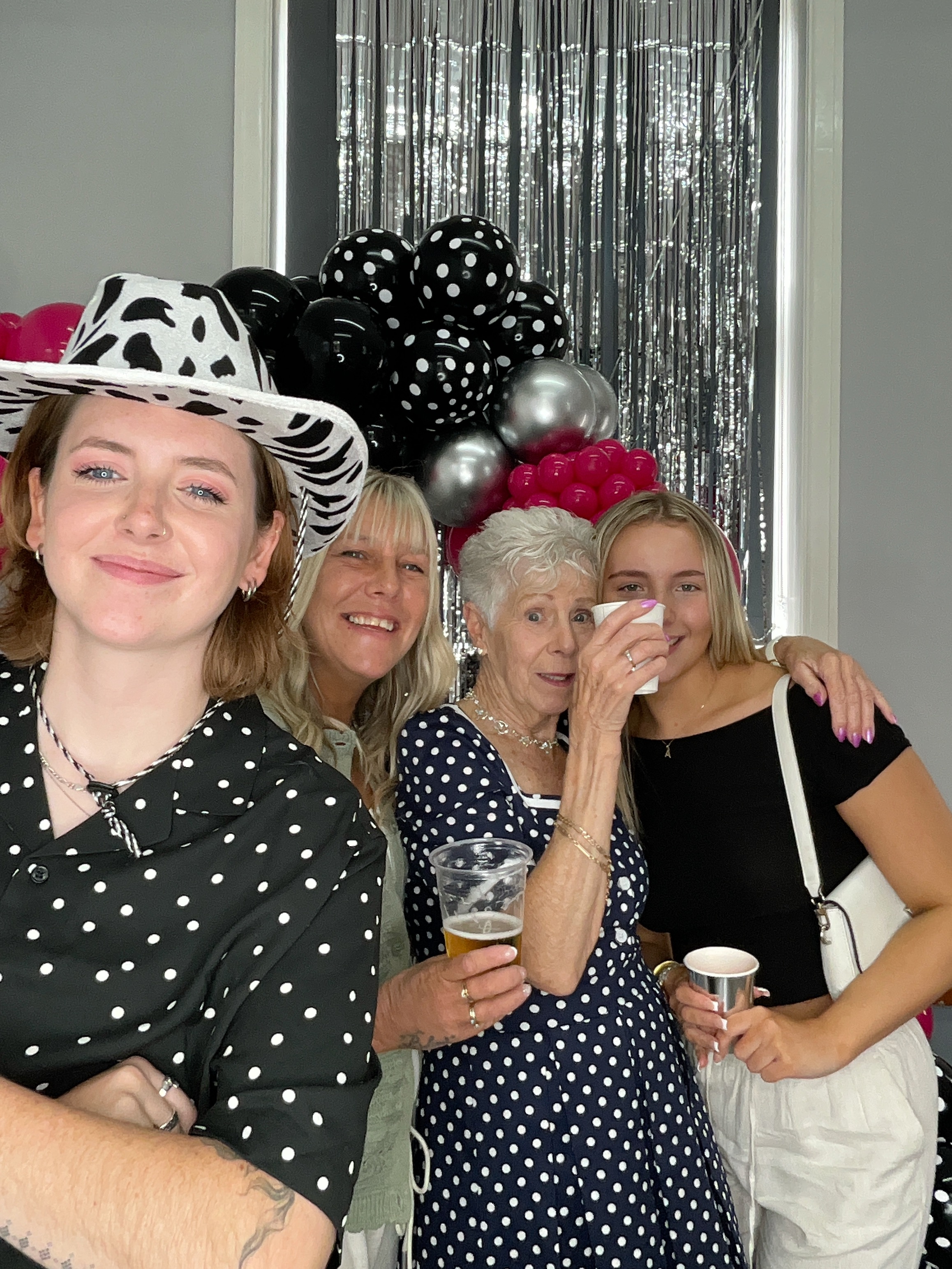 Christine’s 80th Birthday Bash! | View more photos from the event at gallery.magicimages.uk/u/MagicImages/Christine’s-80th-Birthday-Bash