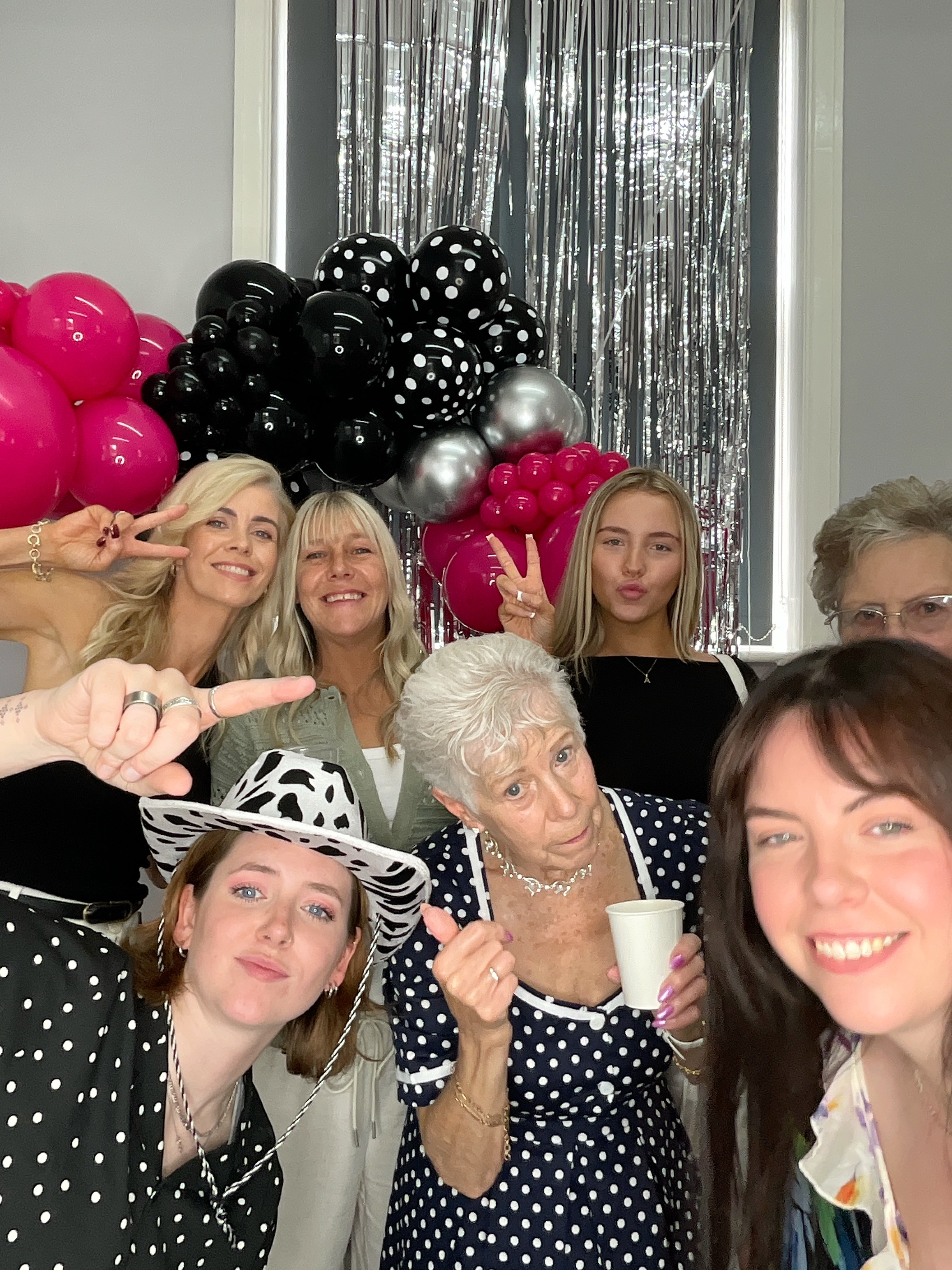 Christine’s 80th Birthday Bash! | View more photos from the event at gallery.magicimages.uk/u/MagicImages/Christine’s-80th-Birthday-Bash