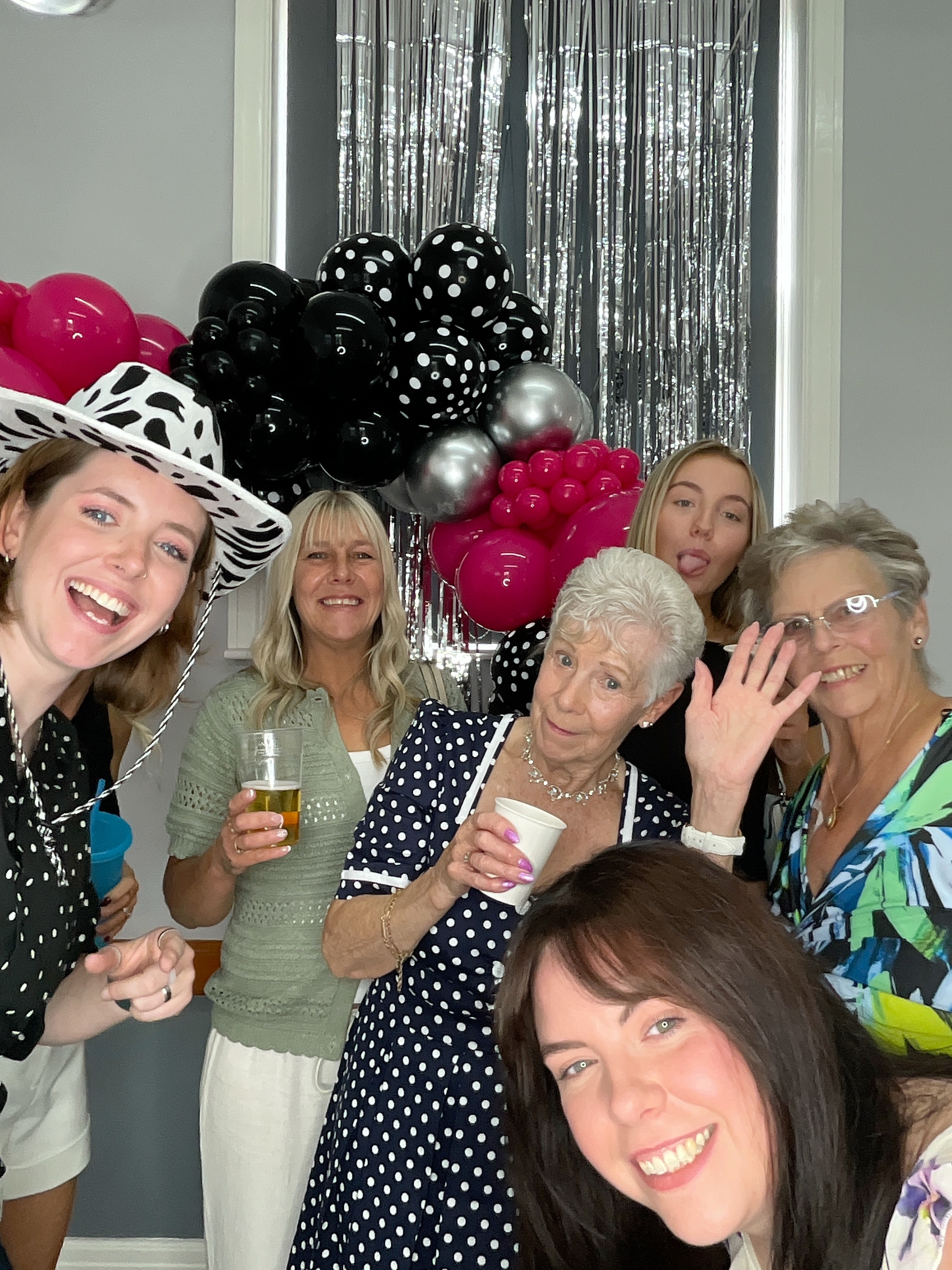 Christine’s 80th Birthday Bash! | View more photos from the event at gallery.magicimages.uk/u/MagicImages/Christine’s-80th-Birthday-Bash