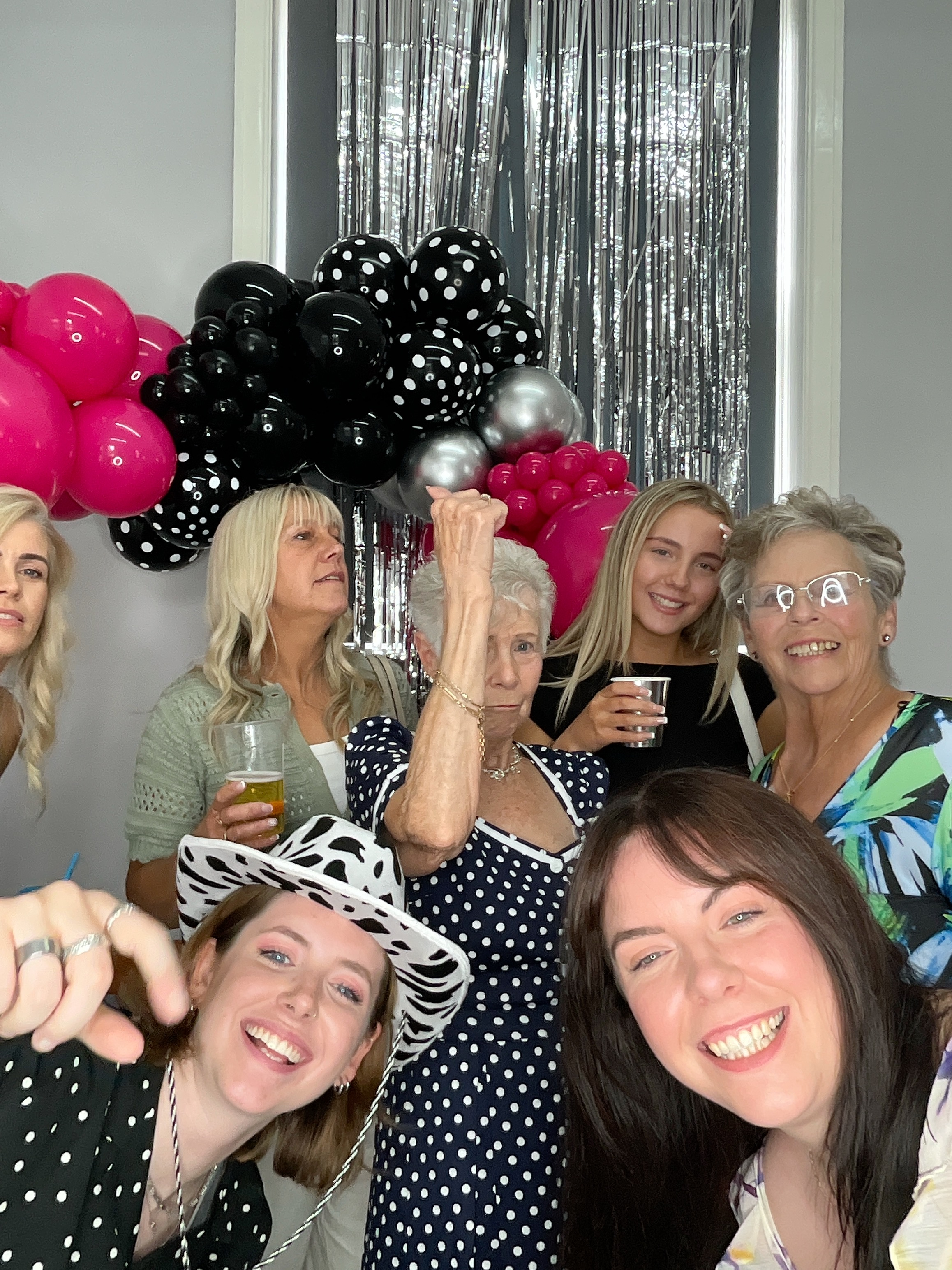 Christine’s 80th Birthday Bash! | View more photos from the event at gallery.magicimages.uk/u/MagicImages/Christine’s-80th-Birthday-Bash