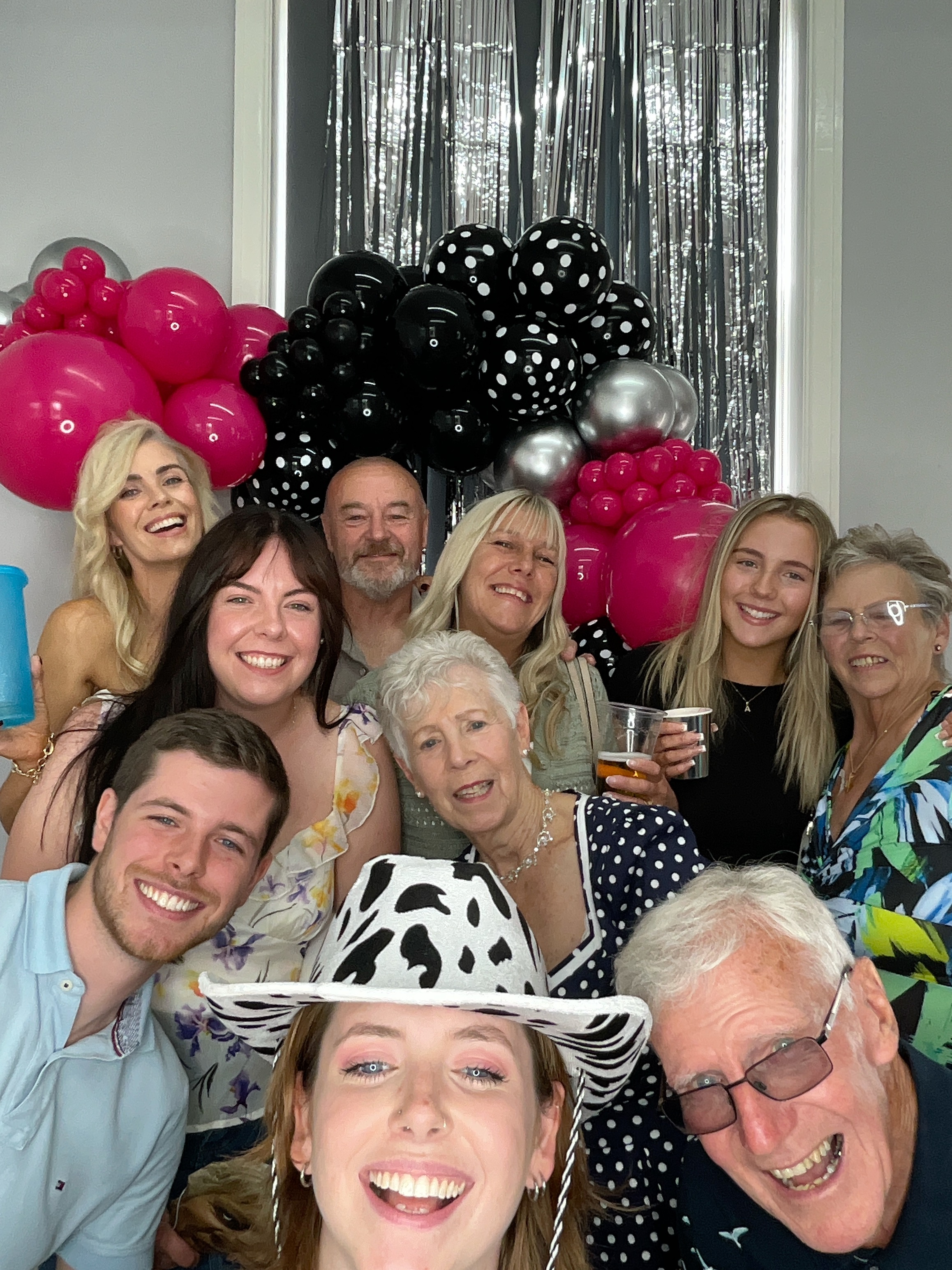 Christine’s 80th Birthday Bash! | View more photos from the event at gallery.magicimages.uk/u/MagicImages/Christine’s-80th-Birthday-Bash