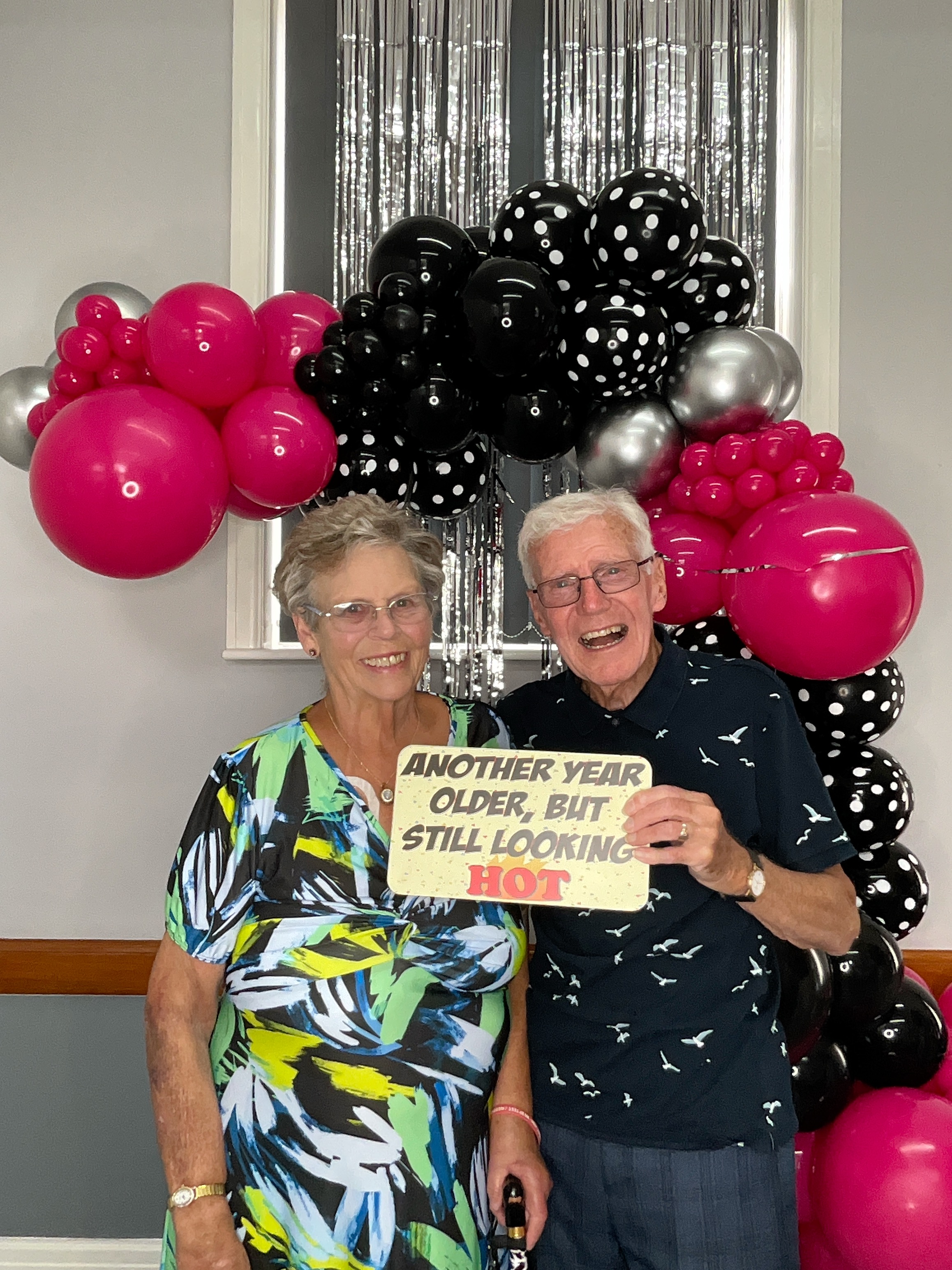 Christine’s 80th Birthday Bash! | View more photos from the event at gallery.magicimages.uk/u/MagicImages/Christine’s-80th-Birthday-Bash