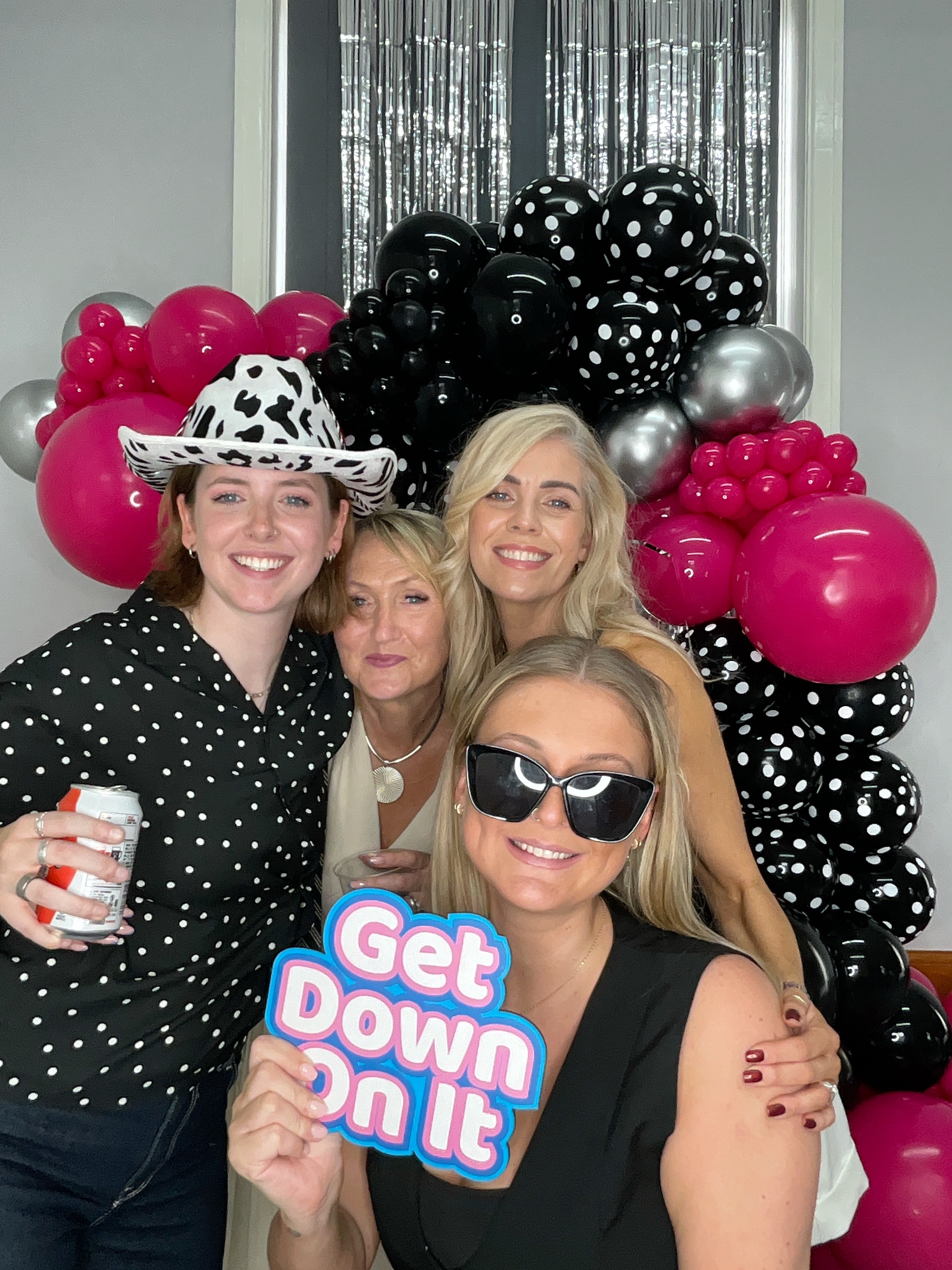 Christine’s 80th Birthday Bash! | View more photos from the event at gallery.magicimages.uk/u/MagicImages/Christine’s-80th-Birthday-Bash