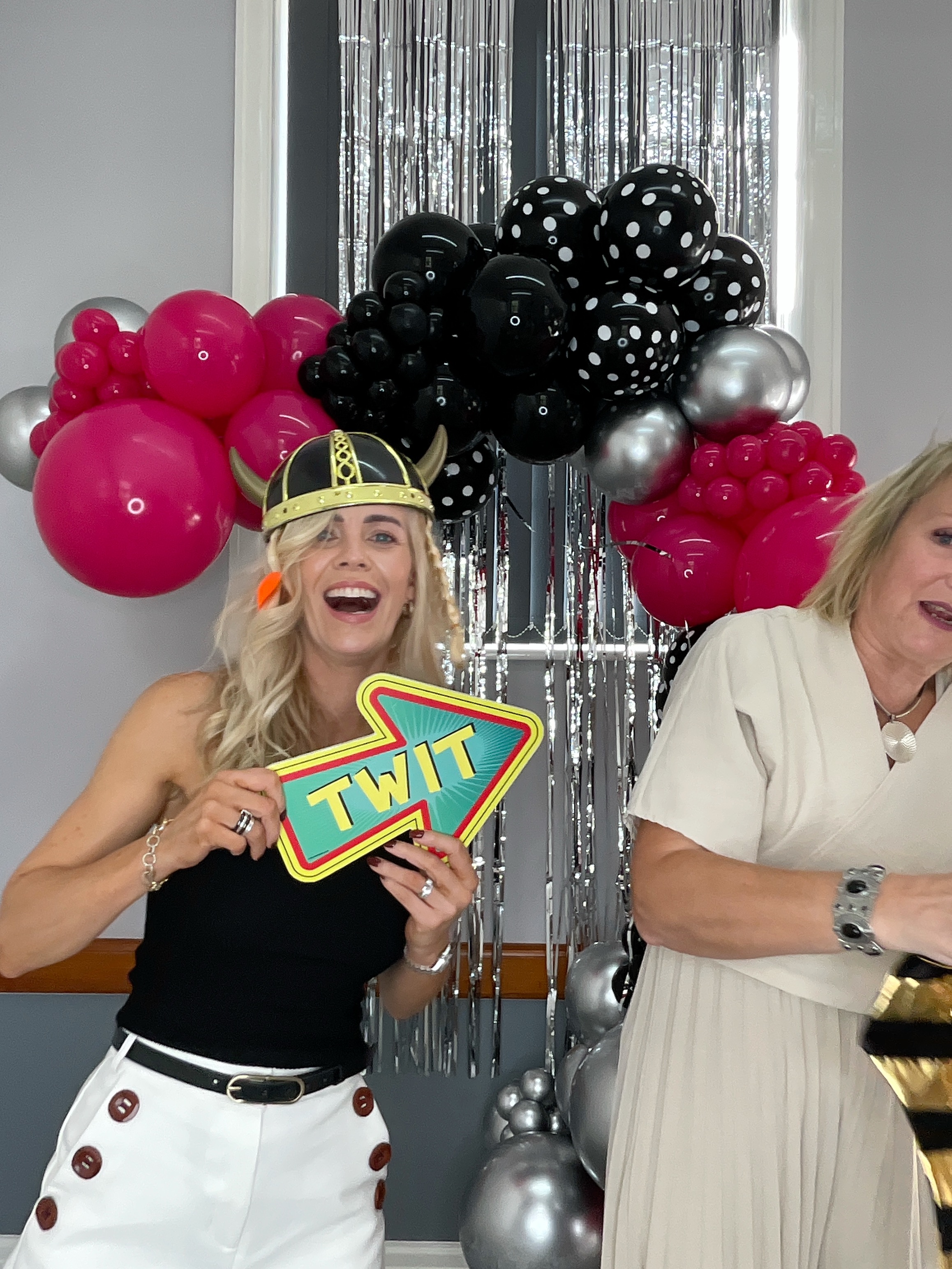 Christine’s 80th Birthday Bash! | View more photos from the event at gallery.magicimages.uk/u/MagicImages/Christine’s-80th-Birthday-Bash