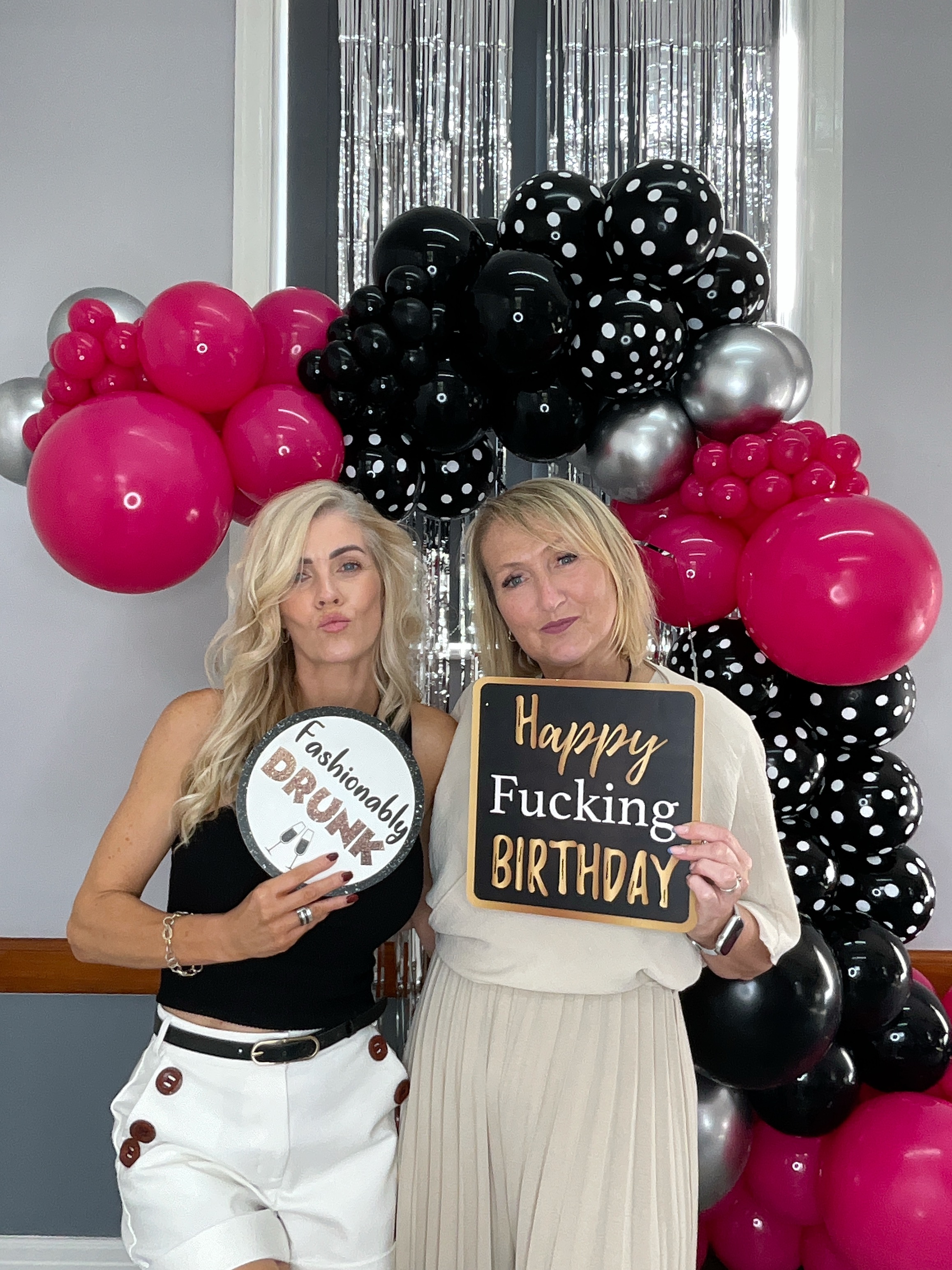 Christine’s 80th Birthday Bash! | View more photos from the event at gallery.magicimages.uk/u/MagicImages/Christine’s-80th-Birthday-Bash