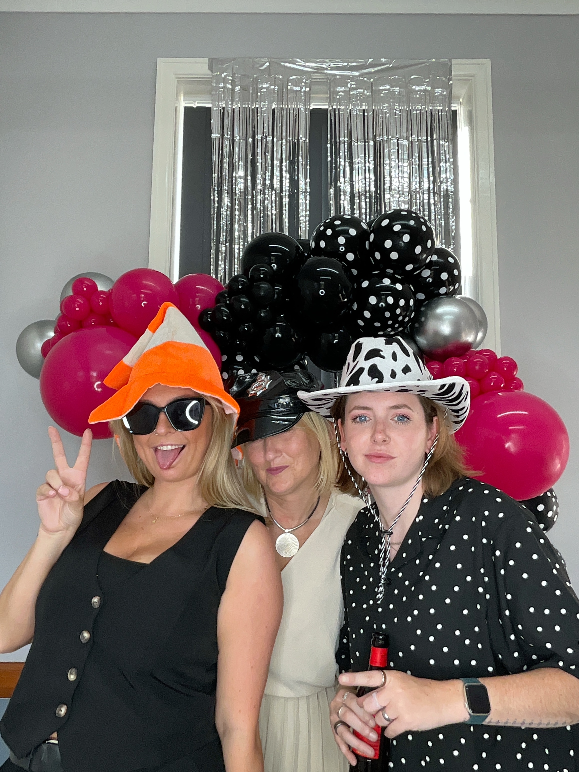 Christine’s 80th Birthday Bash! | View more photos from the event at gallery.magicimages.uk/u/MagicImages/Christine’s-80th-Birthday-Bash