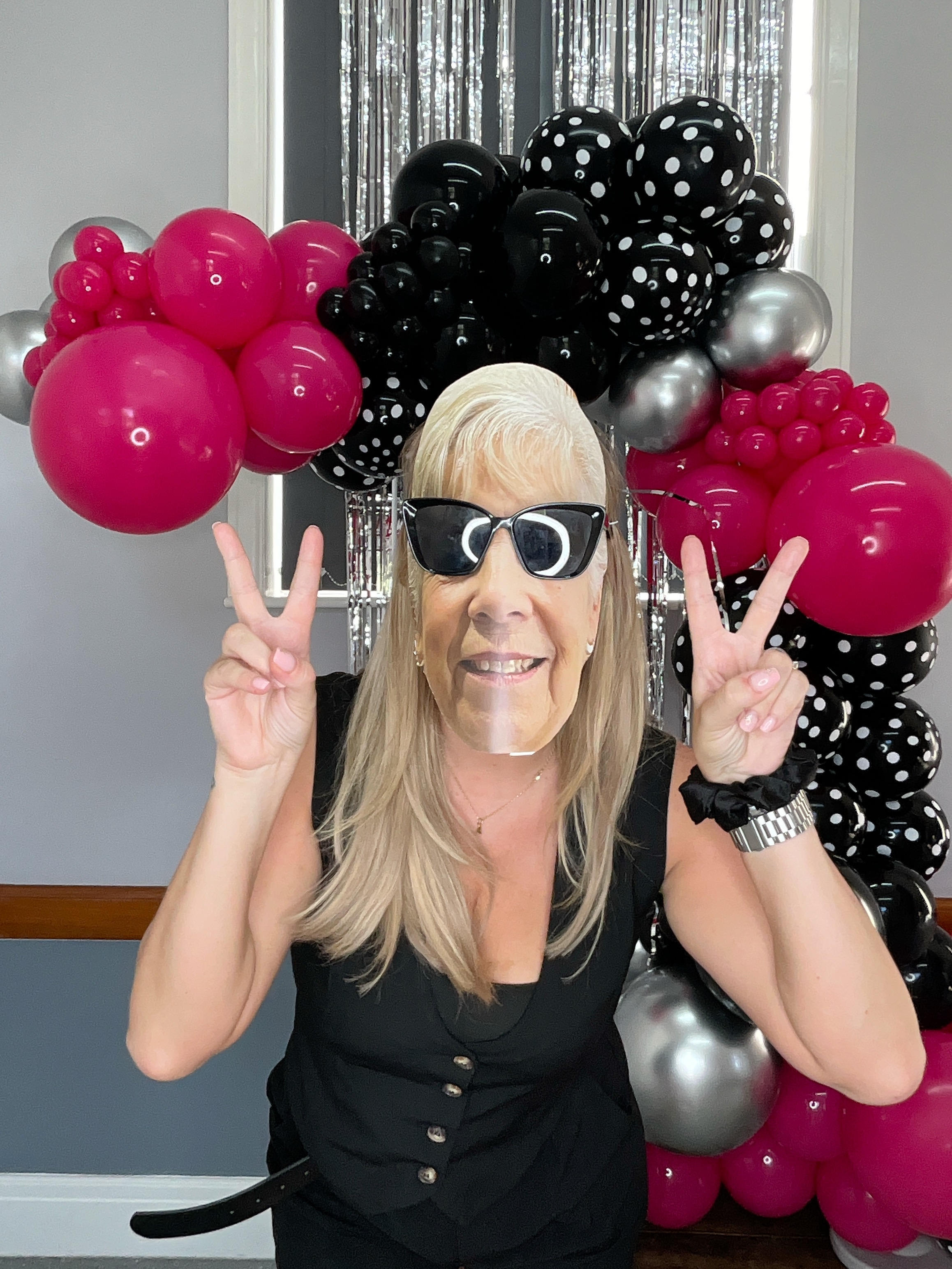 Christine’s 80th Birthday Bash! | View more photos from the event at gallery.magicimages.uk/u/MagicImages/Christine’s-80th-Birthday-Bash