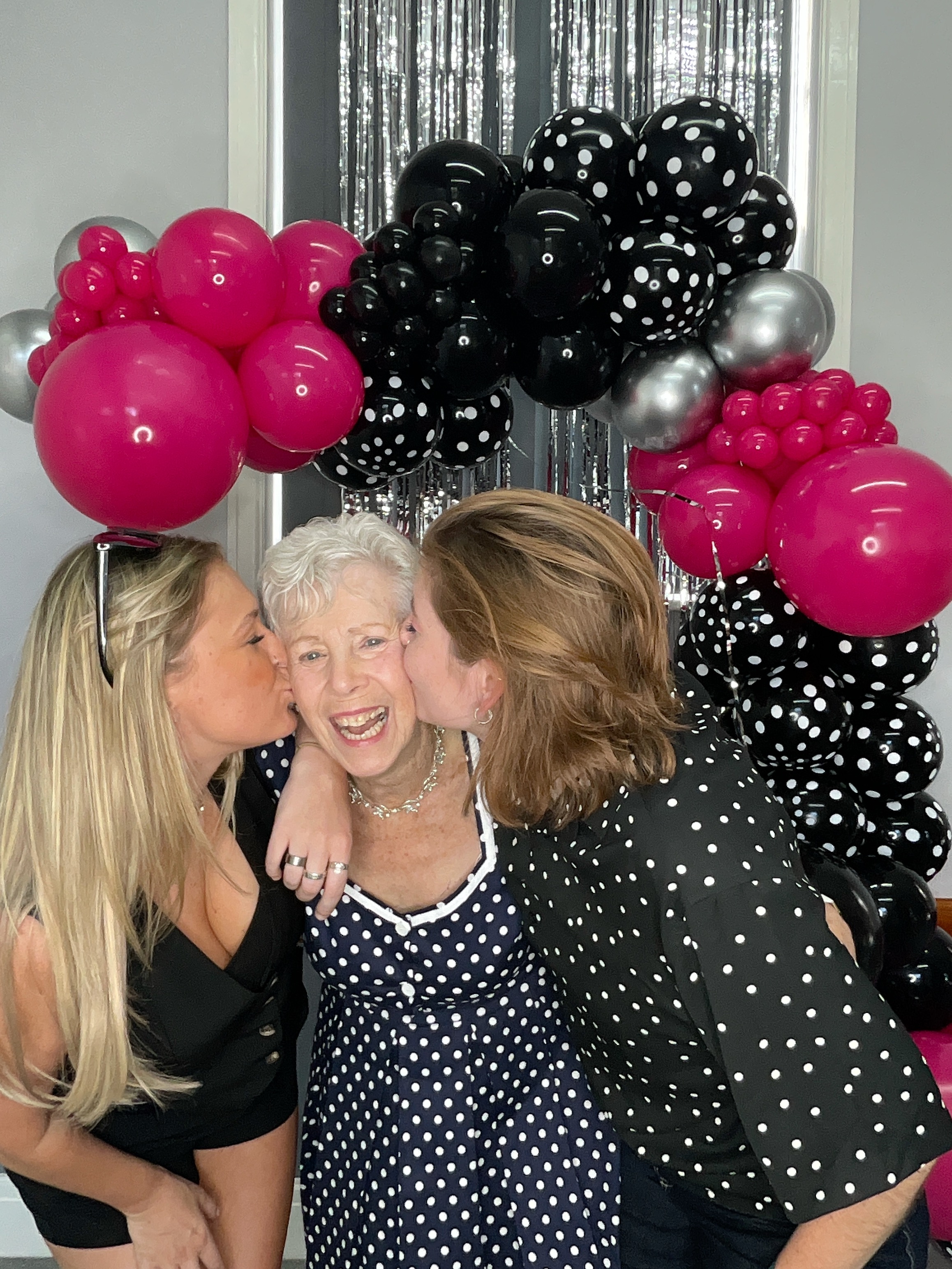 Christine’s 80th Birthday Bash! | View more photos from the event at gallery.magicimages.uk/u/MagicImages/Christine’s-80th-Birthday-Bash