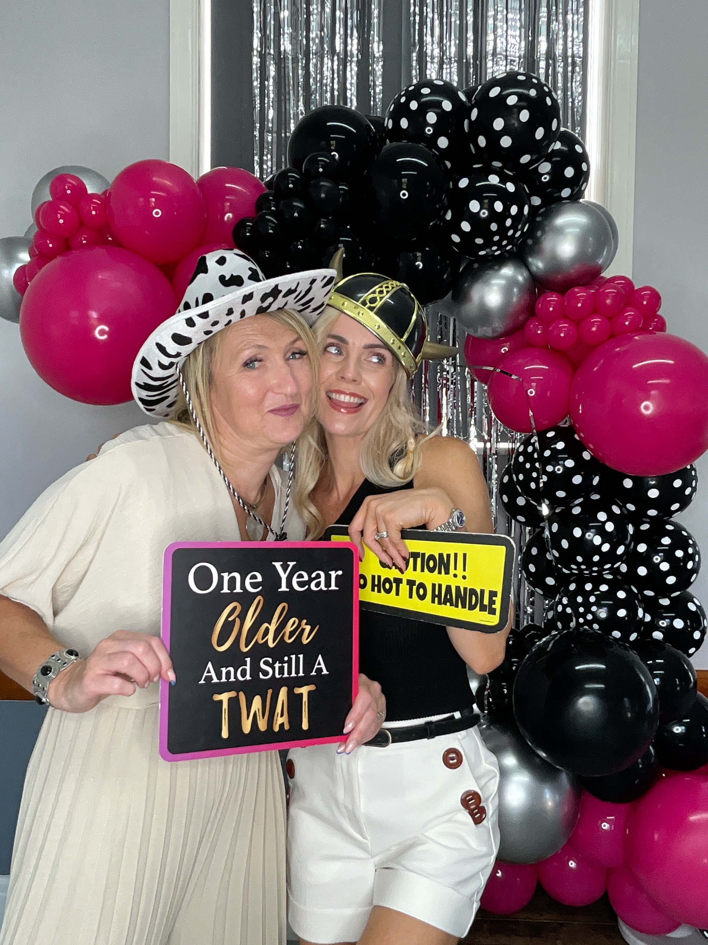 Christine’s 80th Birthday Bash! | View more photos from the event at gallery.magicimages.uk/u/MagicImages/Christine’s-80th-Birthday-Bash