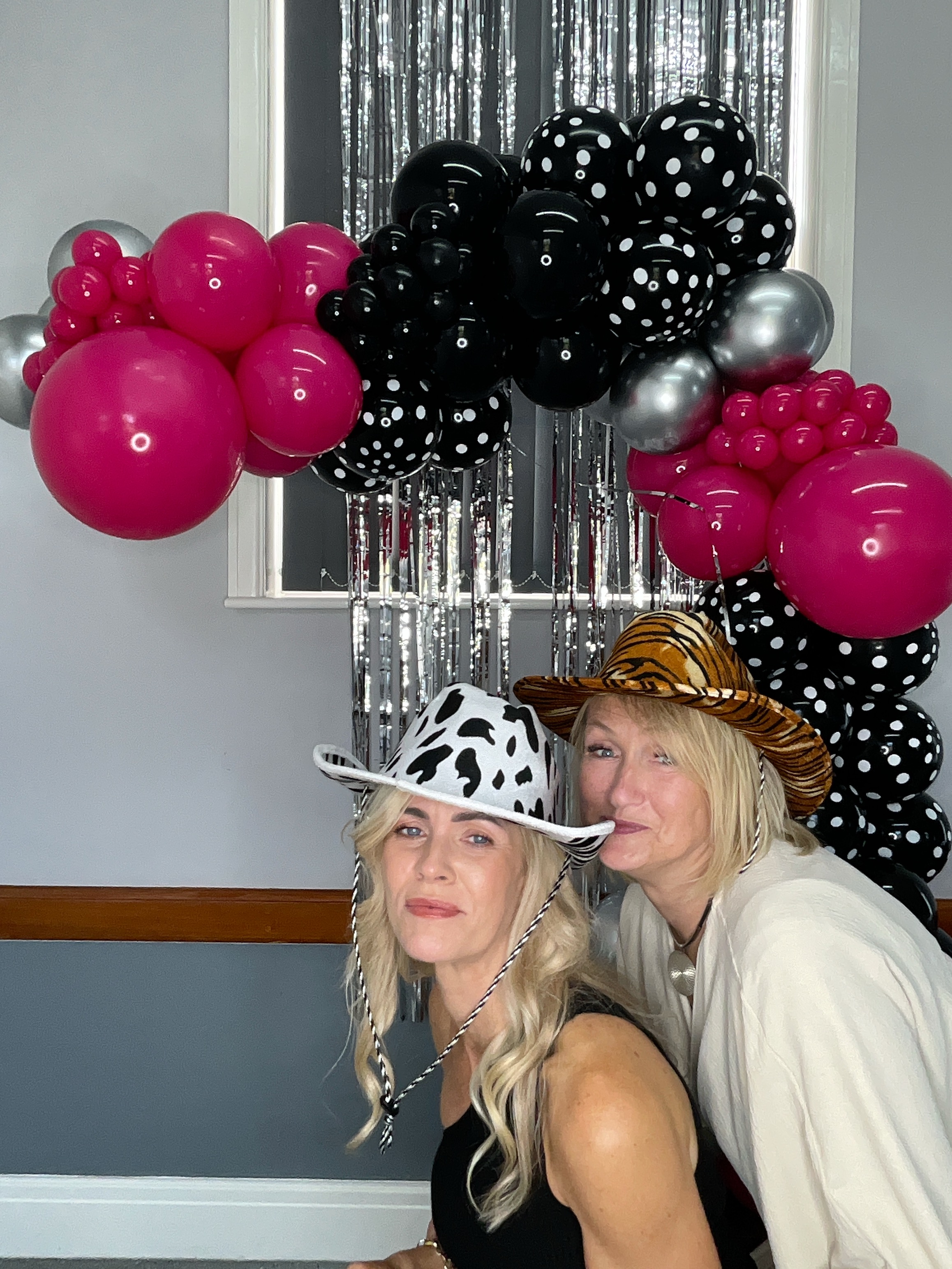 Christine’s 80th Birthday Bash! | View more photos from the event at gallery.magicimages.uk/u/MagicImages/Christine’s-80th-Birthday-Bash