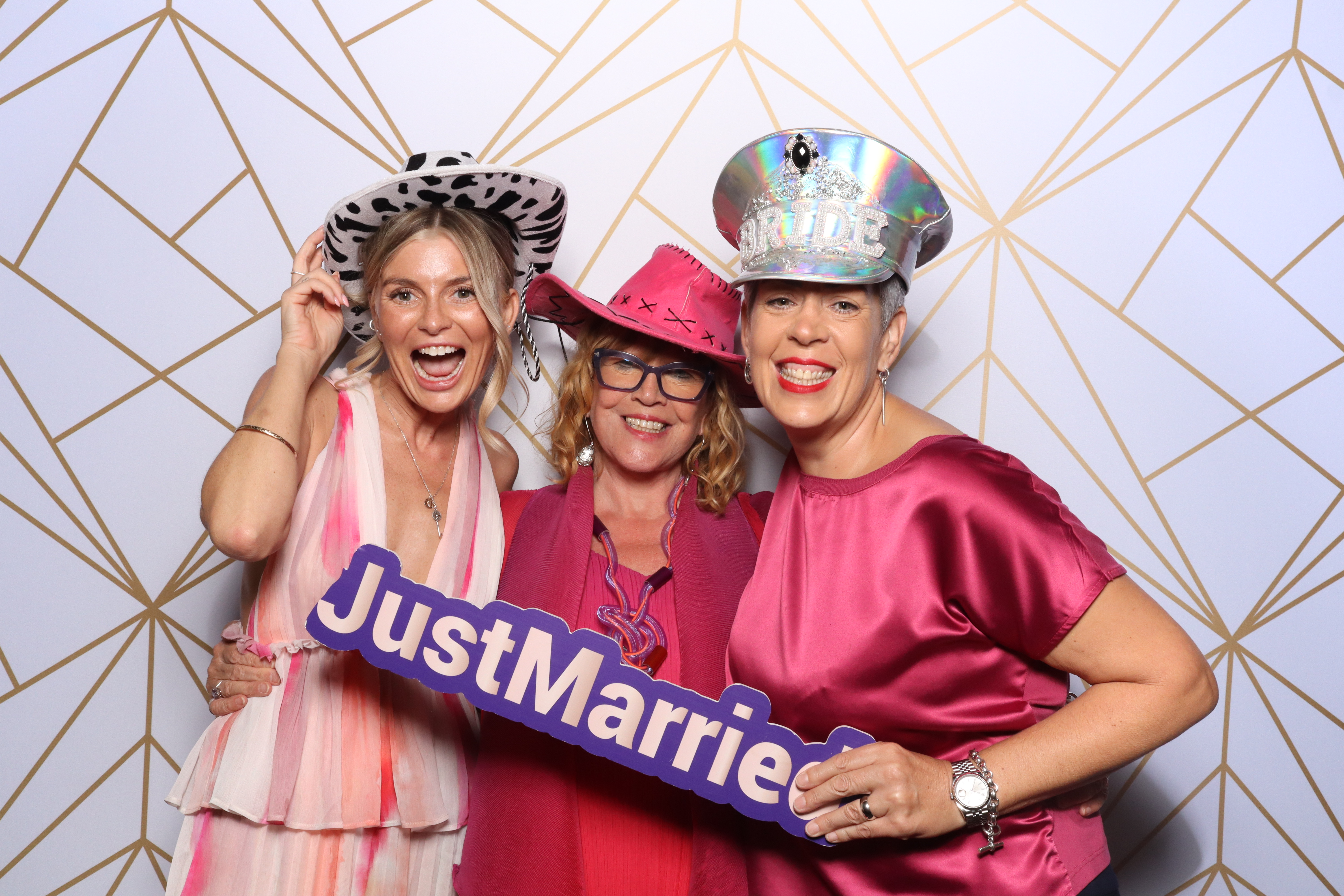 Dawn & Amy  | View more photos from the event at gallery.magicimages.uk/u/MagicImages/Dawn-Amy