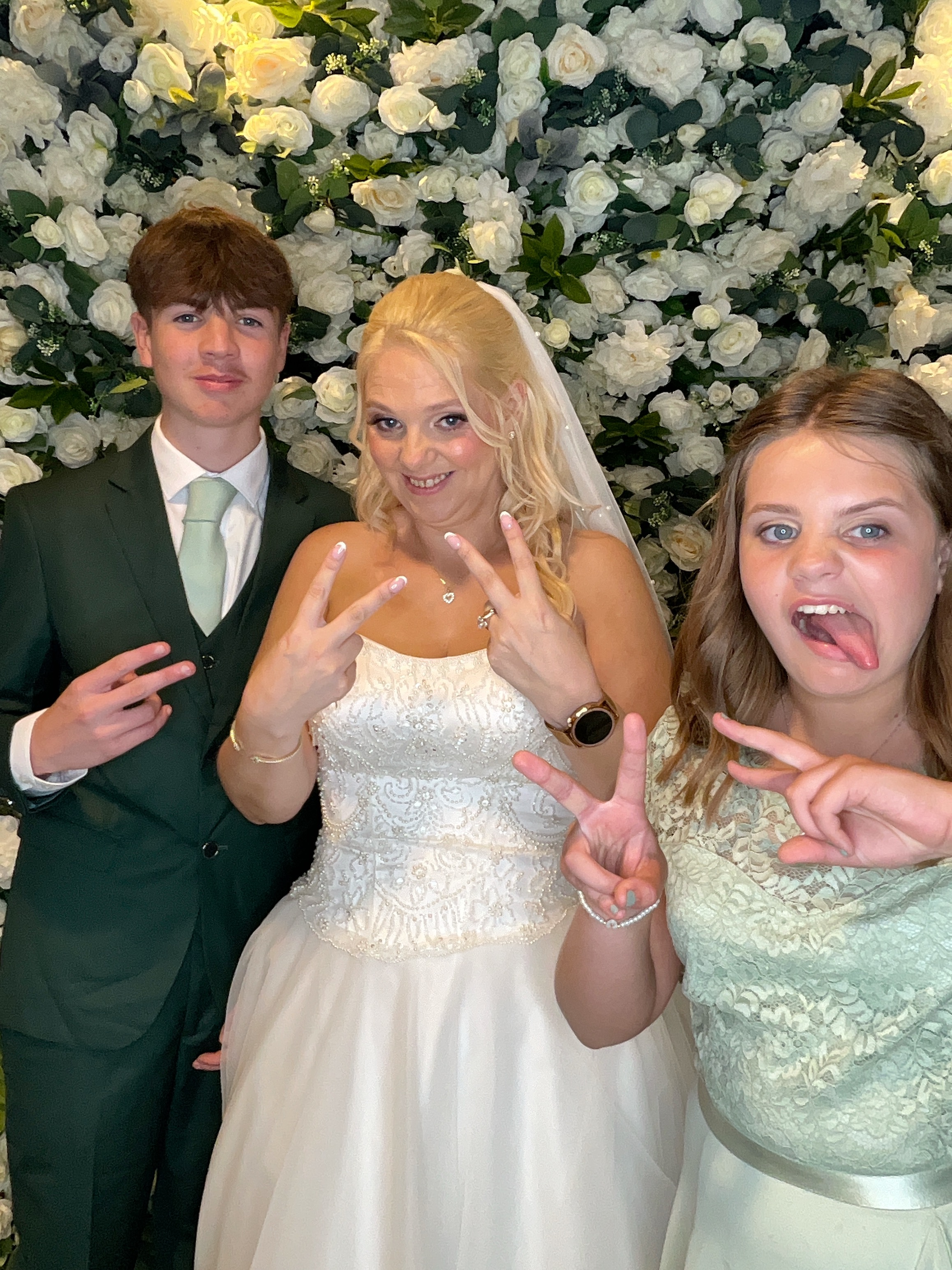 Deone & Jason Photo Booth Images  | View more photos from the event at gallery.magicimages.uk/u/MagicImages/Deone-Jason-Photo-Booth-Images