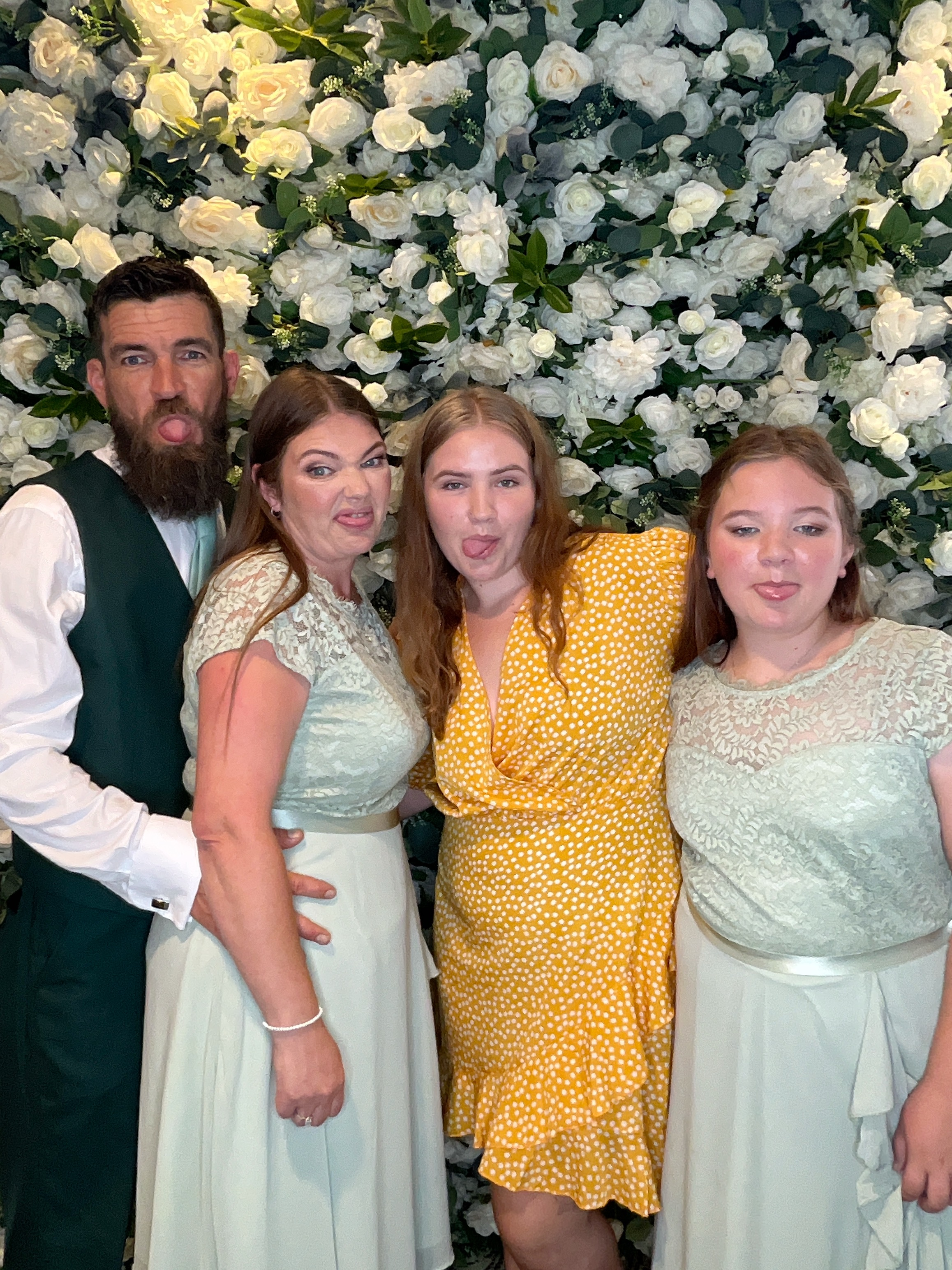 Deone & Jason Photo Booth Images  | View more photos from the event at gallery.magicimages.uk/u/MagicImages/Deone-Jason-Photo-Booth-Images