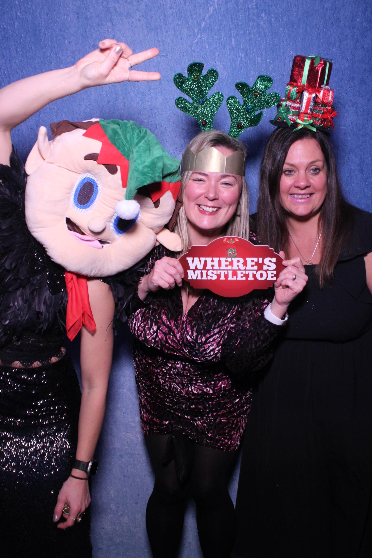 Freeths Christmas Party  | View more photos from the event at gallery.magicimages.uk/u/MagicImages/Freeths-Christmas-Party-0