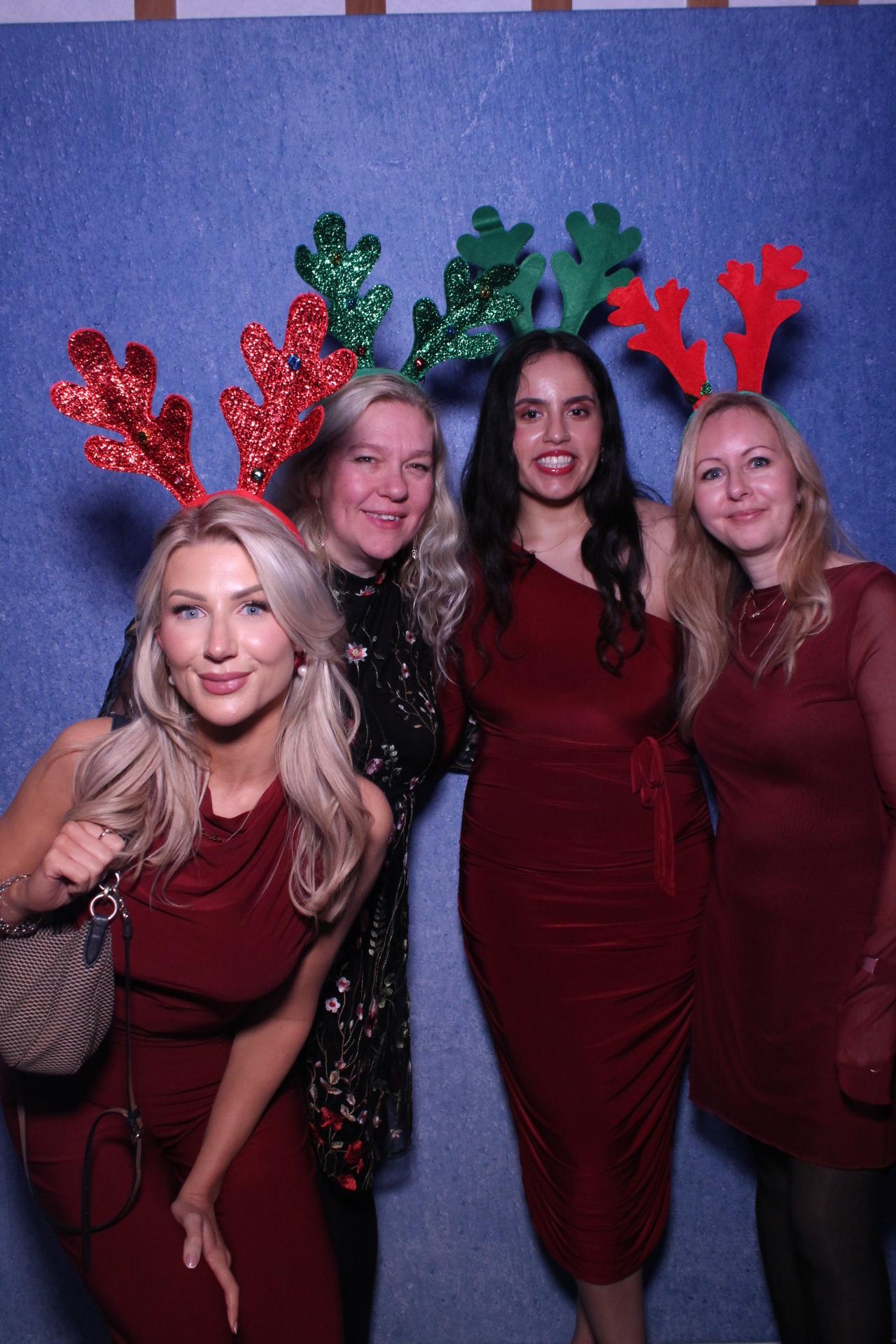 Freeths Christmas Party  | View more photos from the event at gallery.magicimages.uk/u/MagicImages/Freeths-Christmas-Party-0