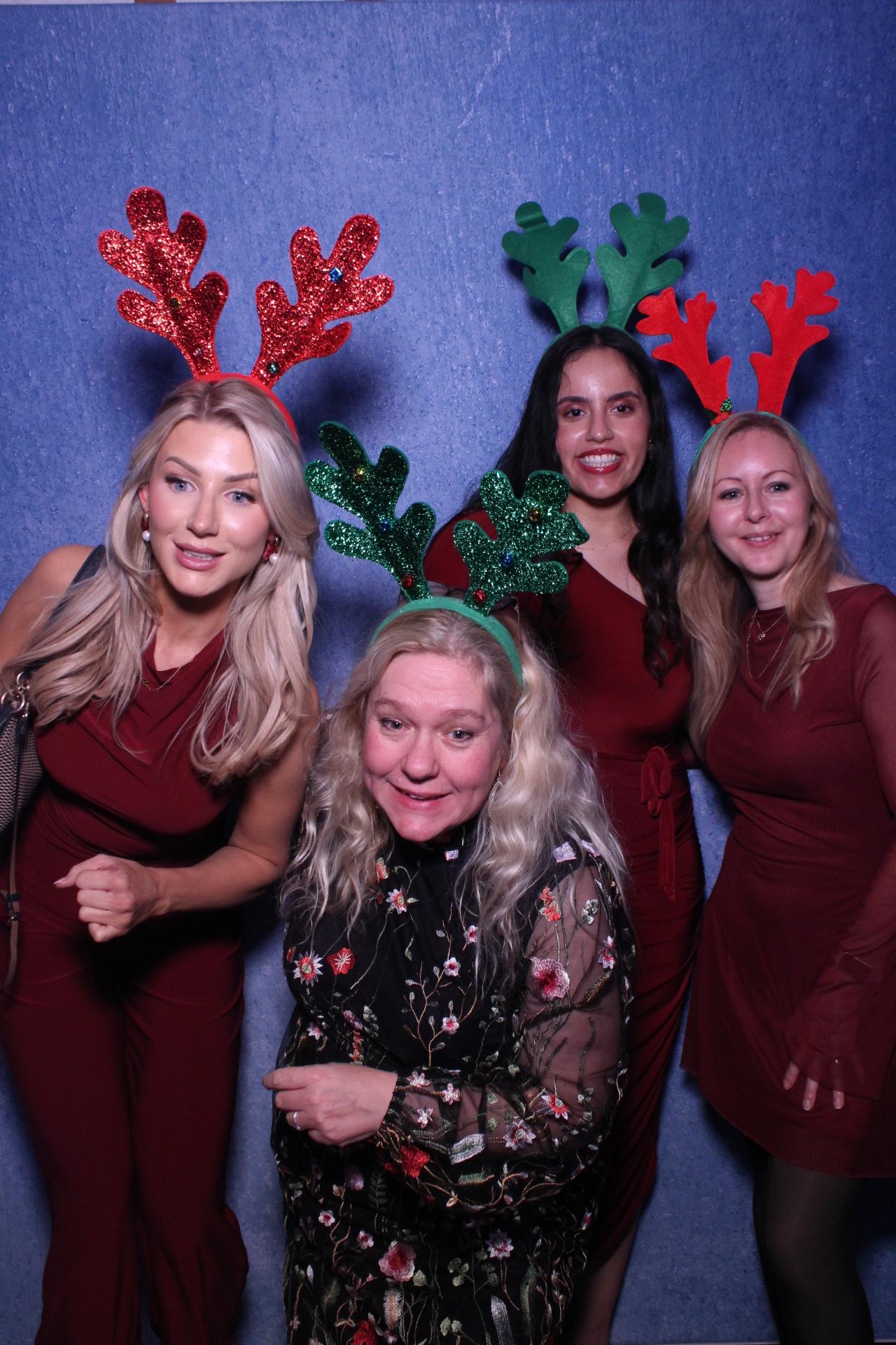 Freeths Christmas Party  | View more photos from the event at gallery.magicimages.uk/u/MagicImages/Freeths-Christmas-Party-0