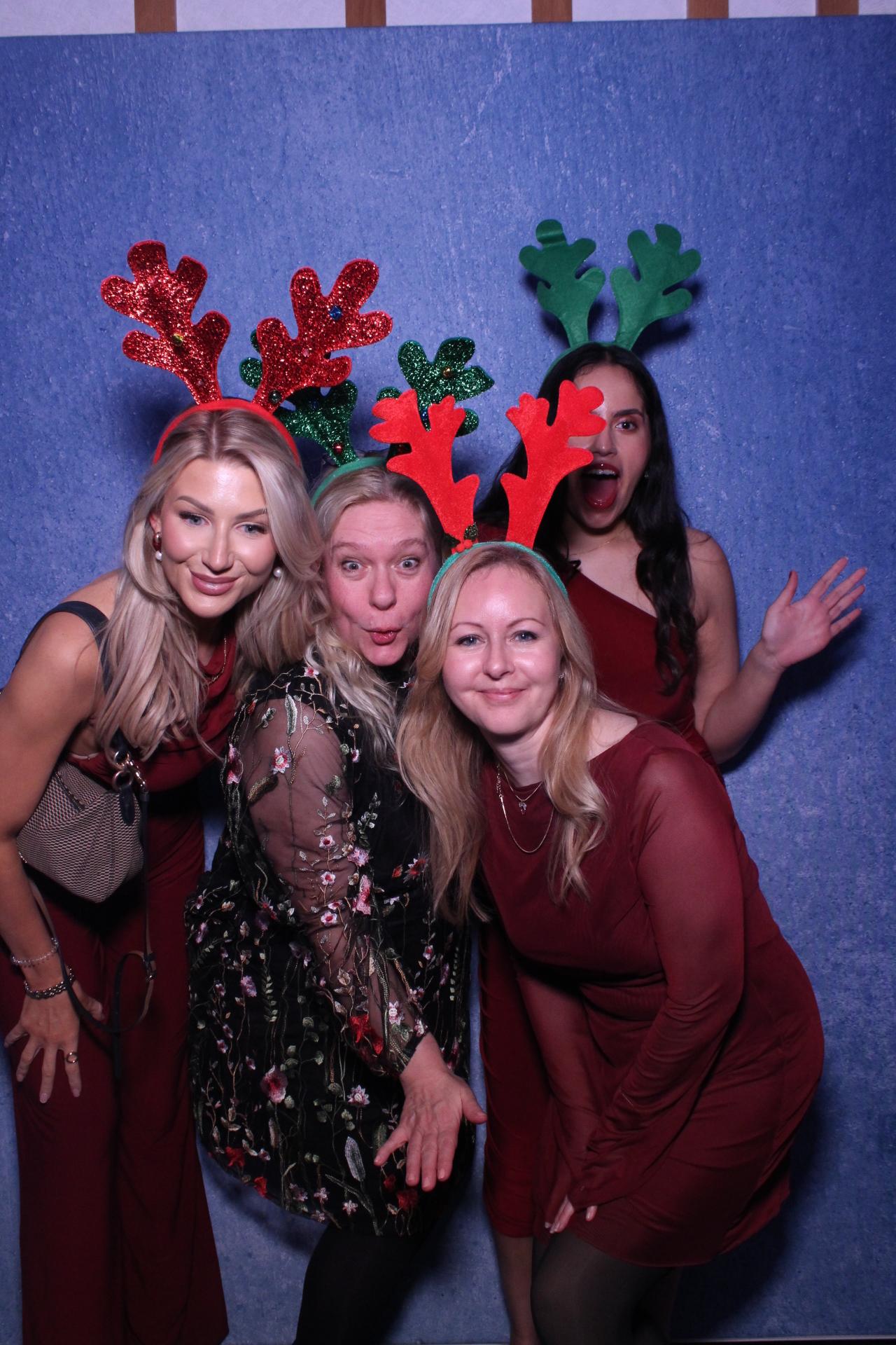 Freeths Christmas Party  | View more photos from the event at gallery.magicimages.uk/u/MagicImages/Freeths-Christmas-Party-0