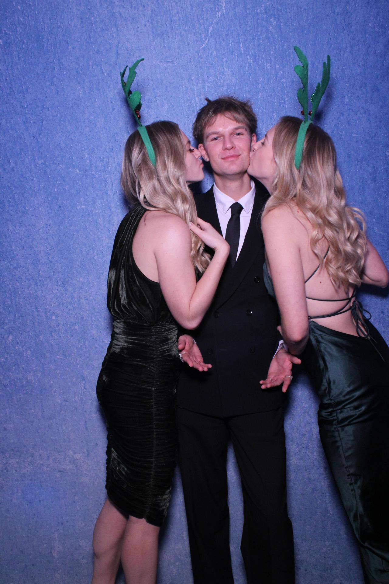 Freeths Christmas Party  | View more photos from the event at gallery.magicimages.uk/u/MagicImages/Freeths-Christmas-Party-0